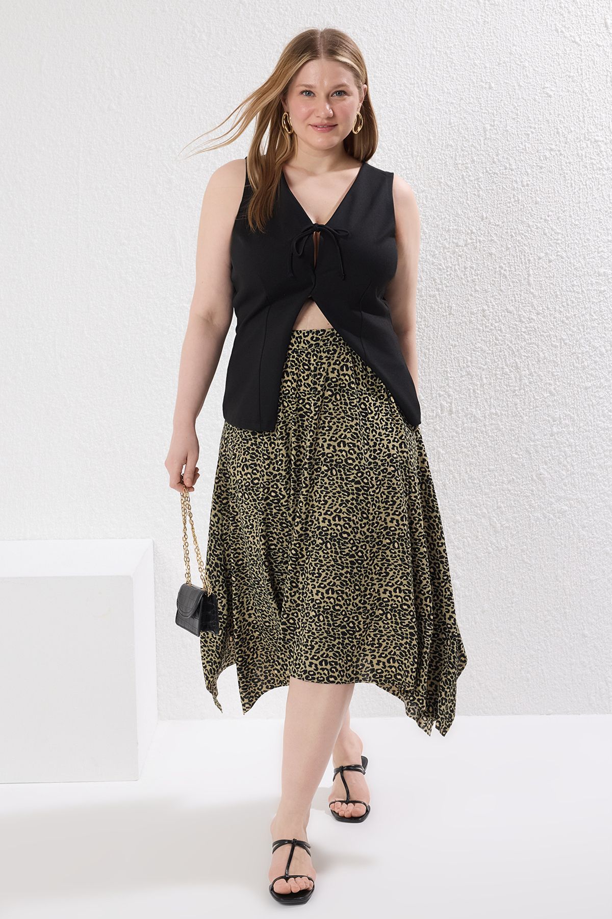 Trendyol Curve Plus Size Asymetryczna Spódnica Dzianinowa Khaki W Panterkę - Tbbss22et0253 Kobieta - XL
