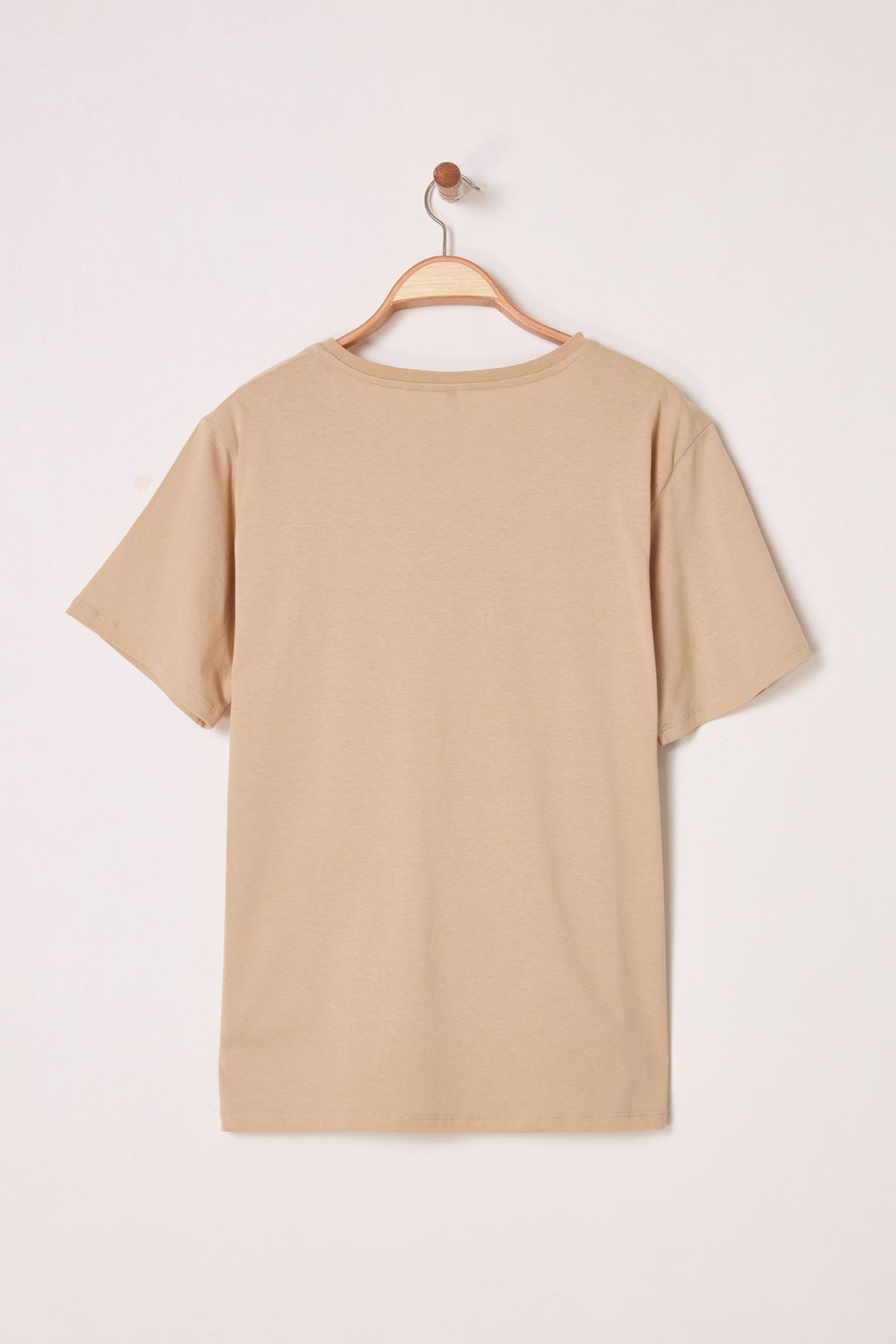 Trendyol Curve-Beige Oversize Printed Cotton T-Shirt with Pocket Lining, Plus Size Tbbss24Bf00059 7