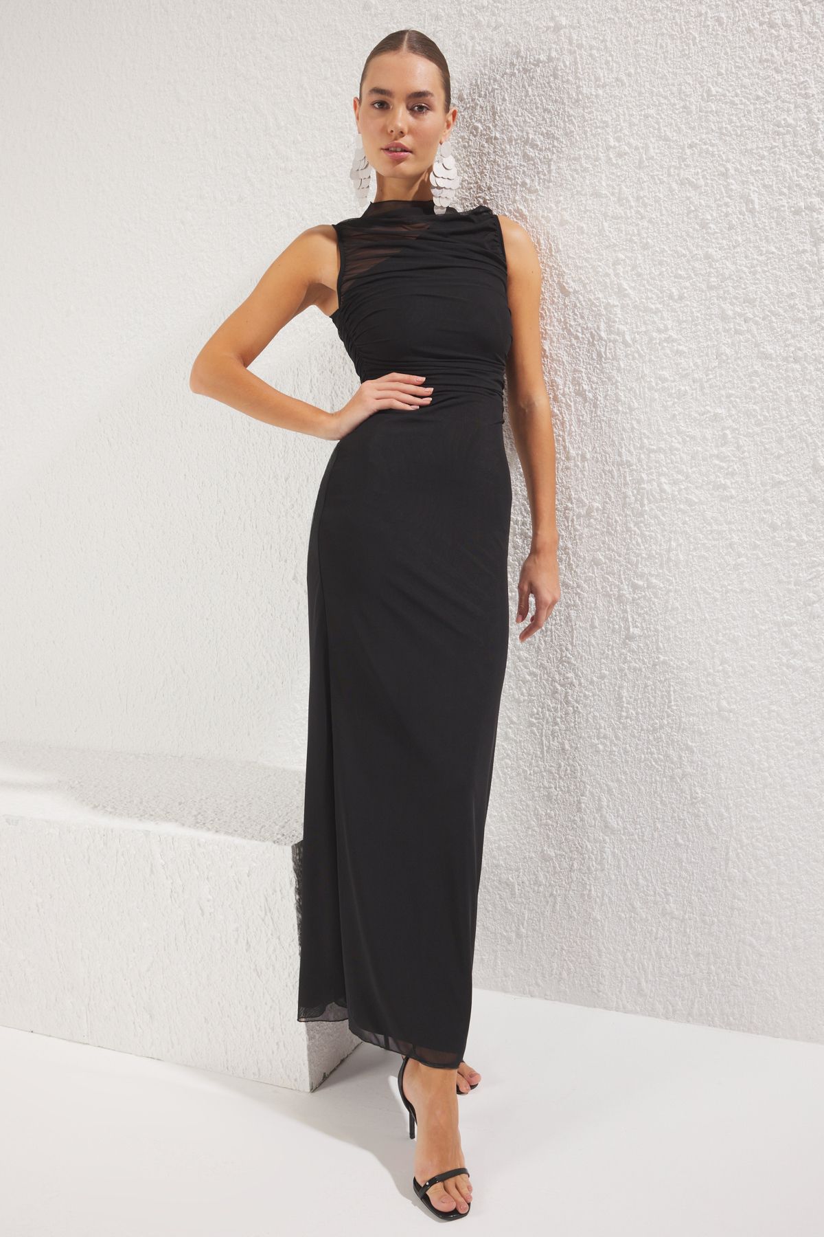 Trendyol Collection Schwarzes, körperbetontes, gefüttertes, gestricktes Abendkleid aus Tüll TPRSS25AE00040