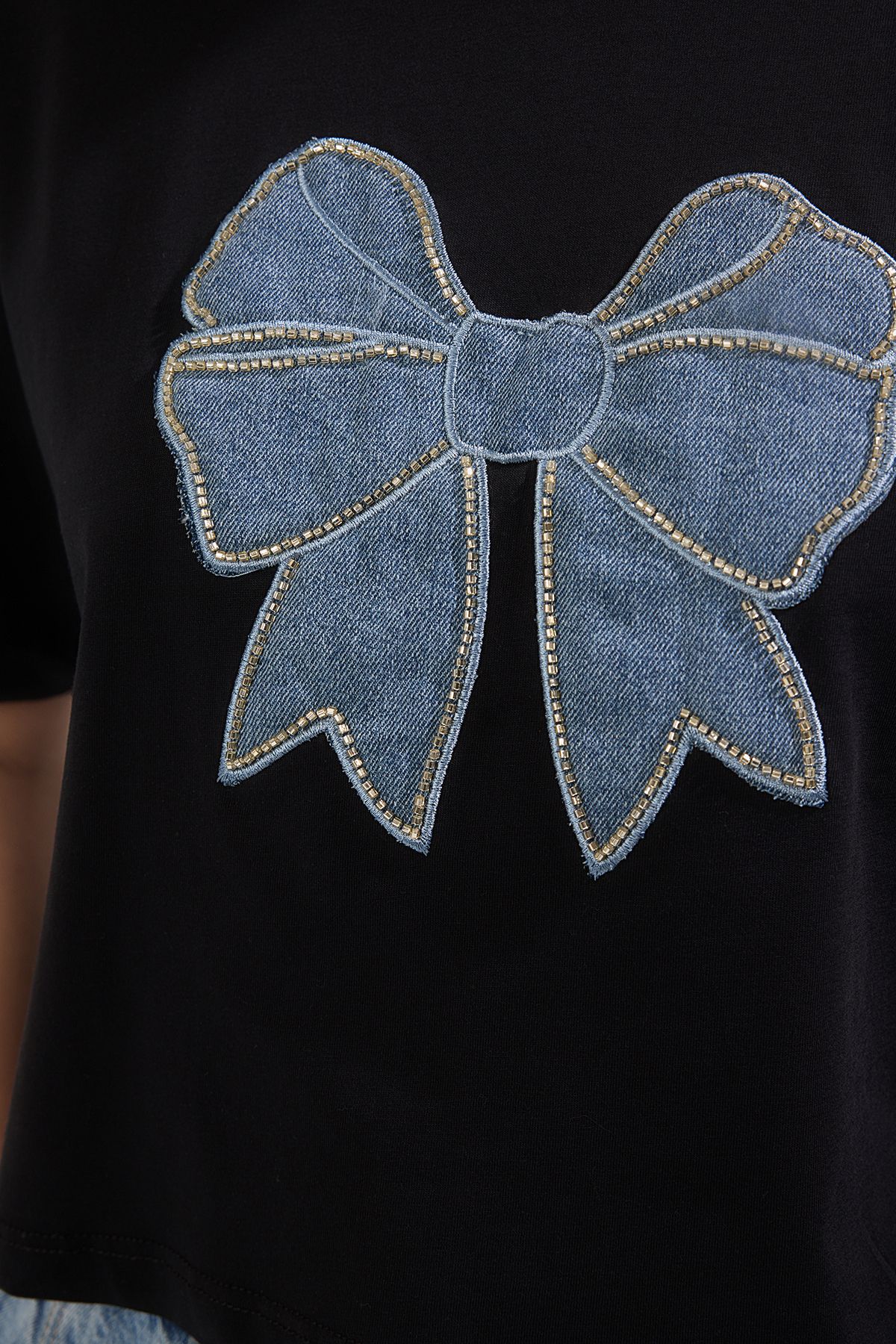 Trendyol Collection-Černá mašle vyšívaná Regular/Regular Fit Crop Pletené tričko TWOSS25TS00132 3