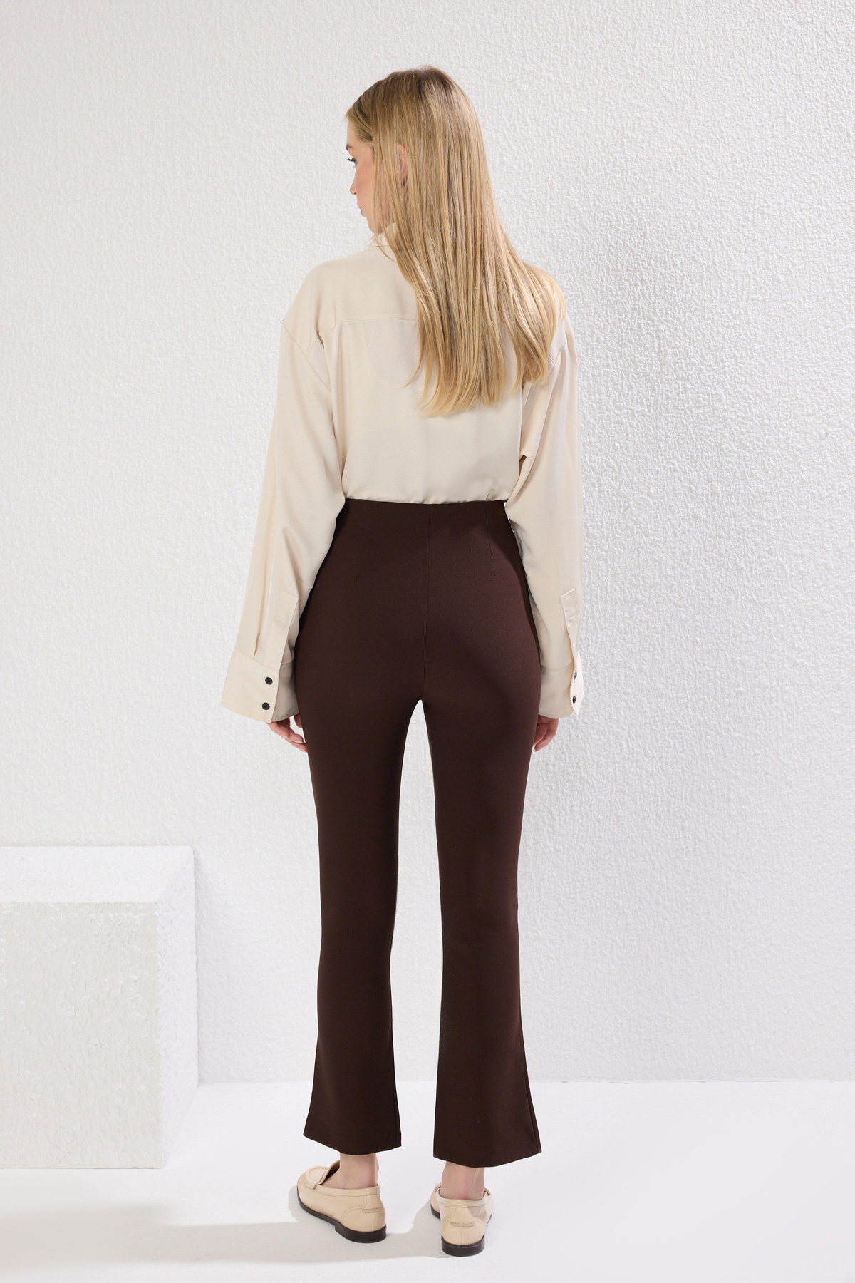 Trendyol Collection-Barna Crop Flare szőtt nadrág TWOSS25PL00092 4