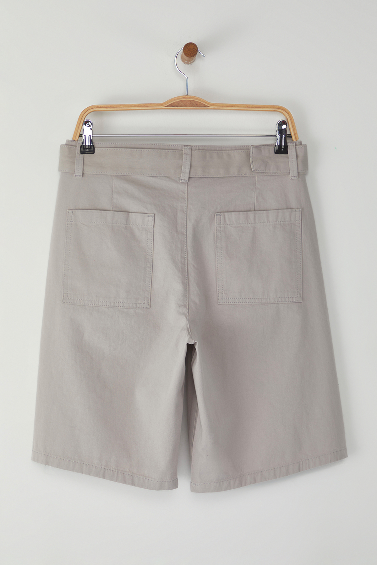 Trendyolmilla  Erkek Taş Oversize Fit Gabardin Kemer Detaylı Şort & Bermuda TMNSS25SR00025 - Görsel 6