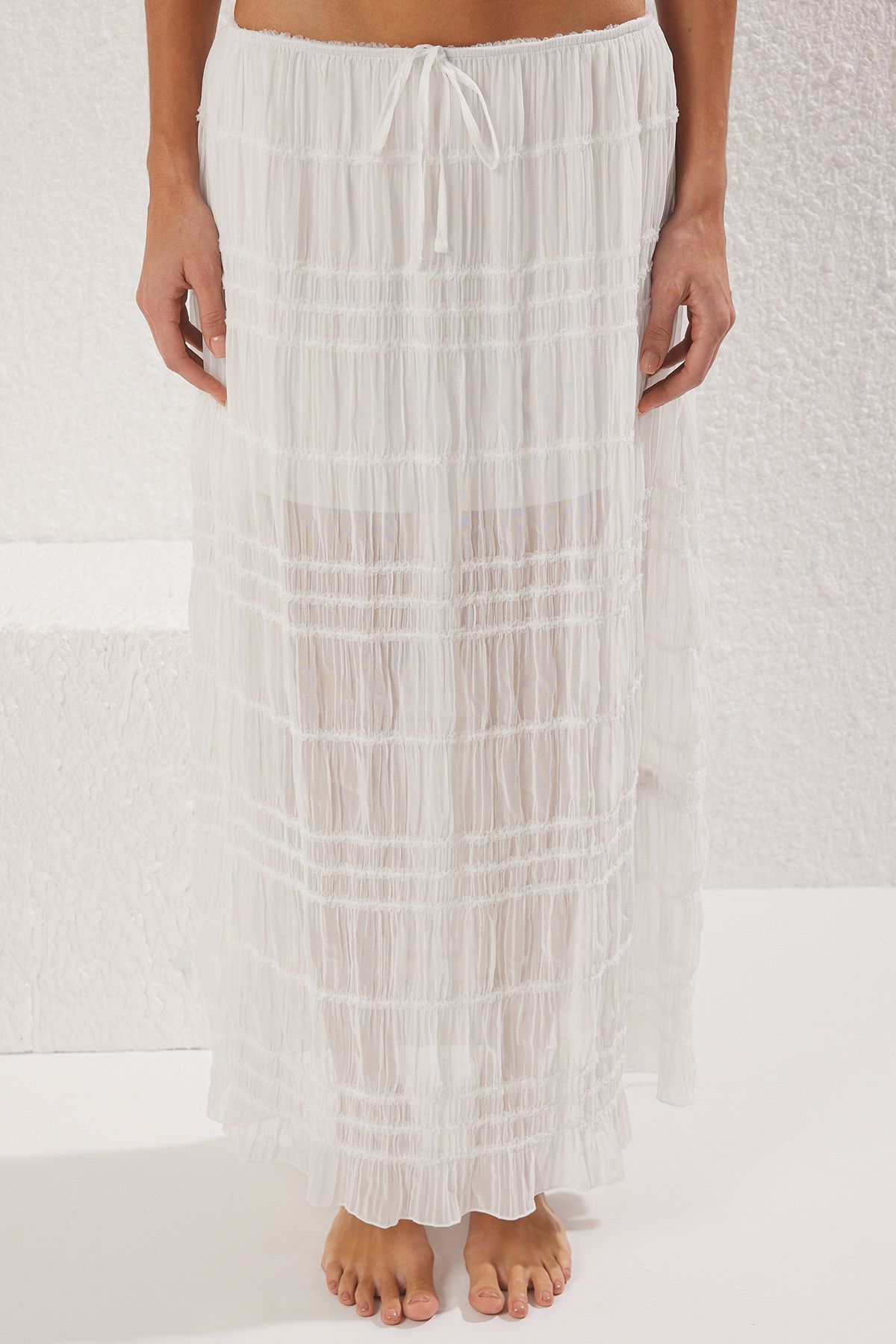 Trendyol Collection-Ecrufarbener, geraffter, detaillierter Chiffon-Blusenrock-Strandanzug TBESS25AU00040 3