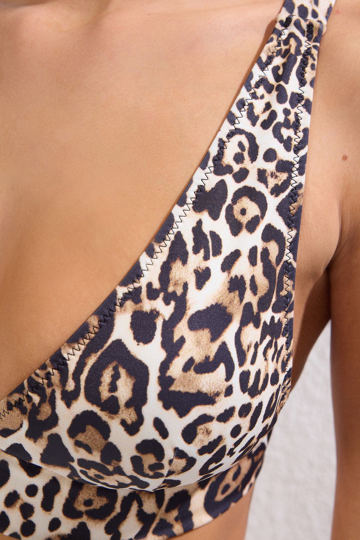 Trendyol Collection-Leopard Print Triangle Core Bikini Top Tbess22Bu0017 3
