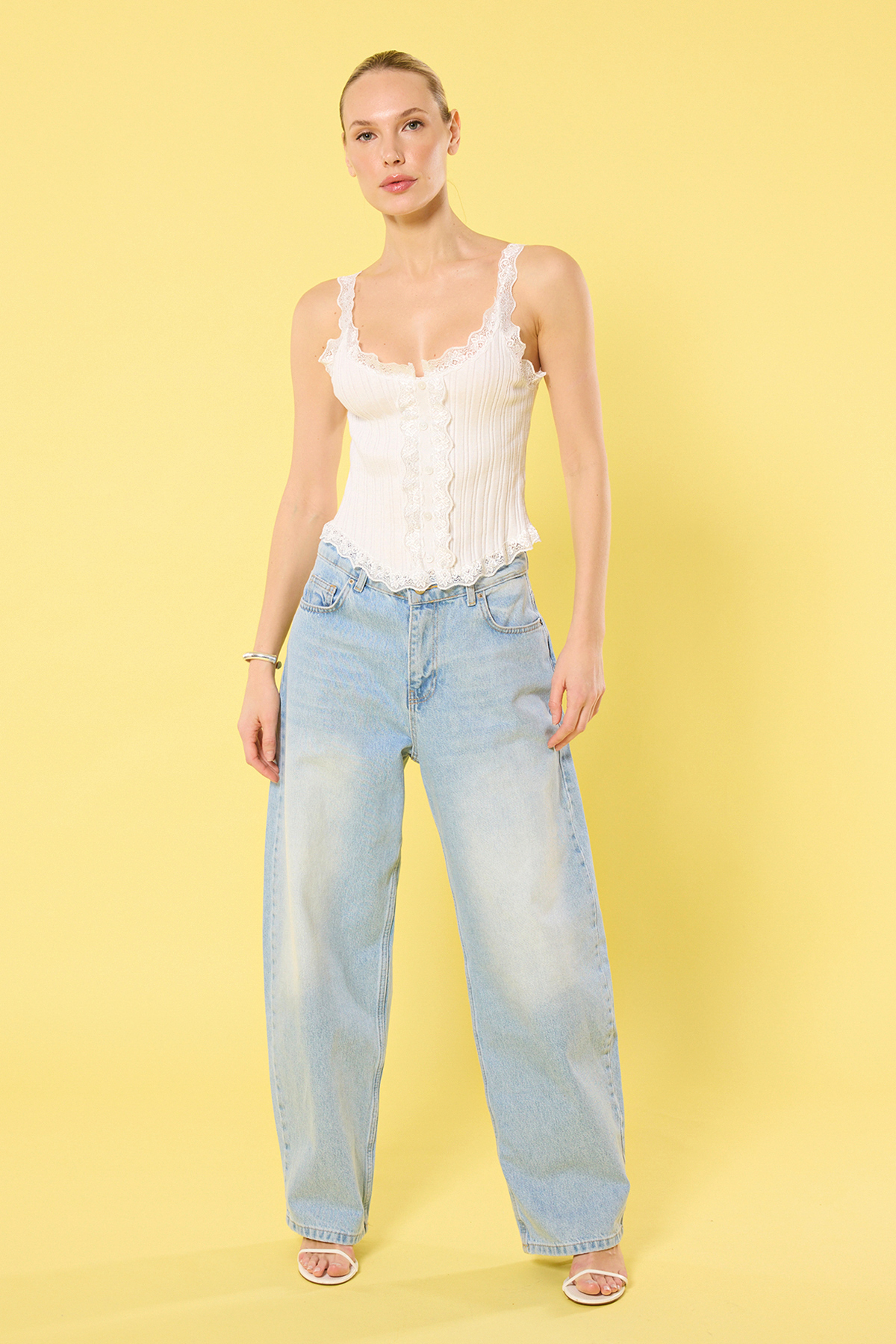 Trendyolmilla  Ekru Dantel Detaylı Triko Bluz TWOSS25BZ00177 - Görsel 2