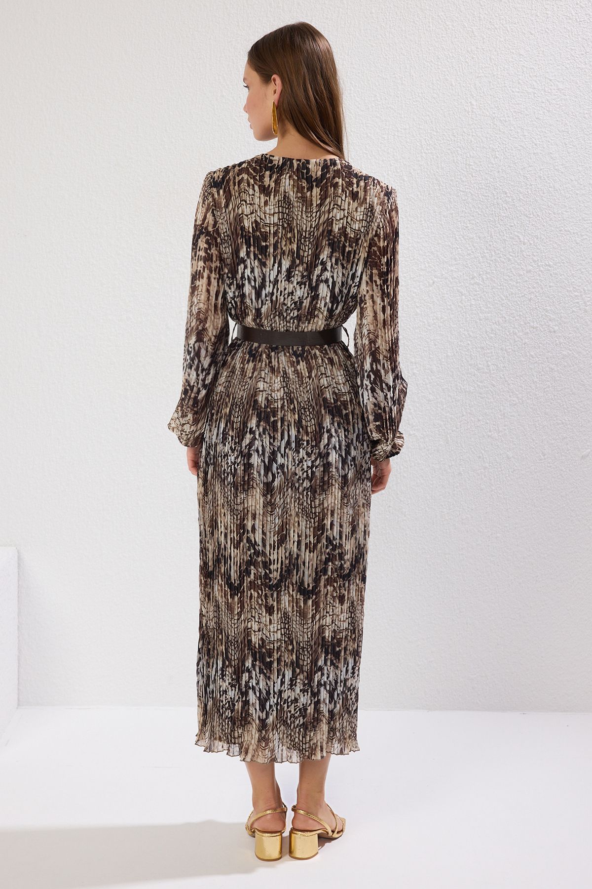 Trendyol Collection-Braunes, gewebtes Maxikleid mit Gürtel und geradem Gürtel TWOAW24EL00471 4