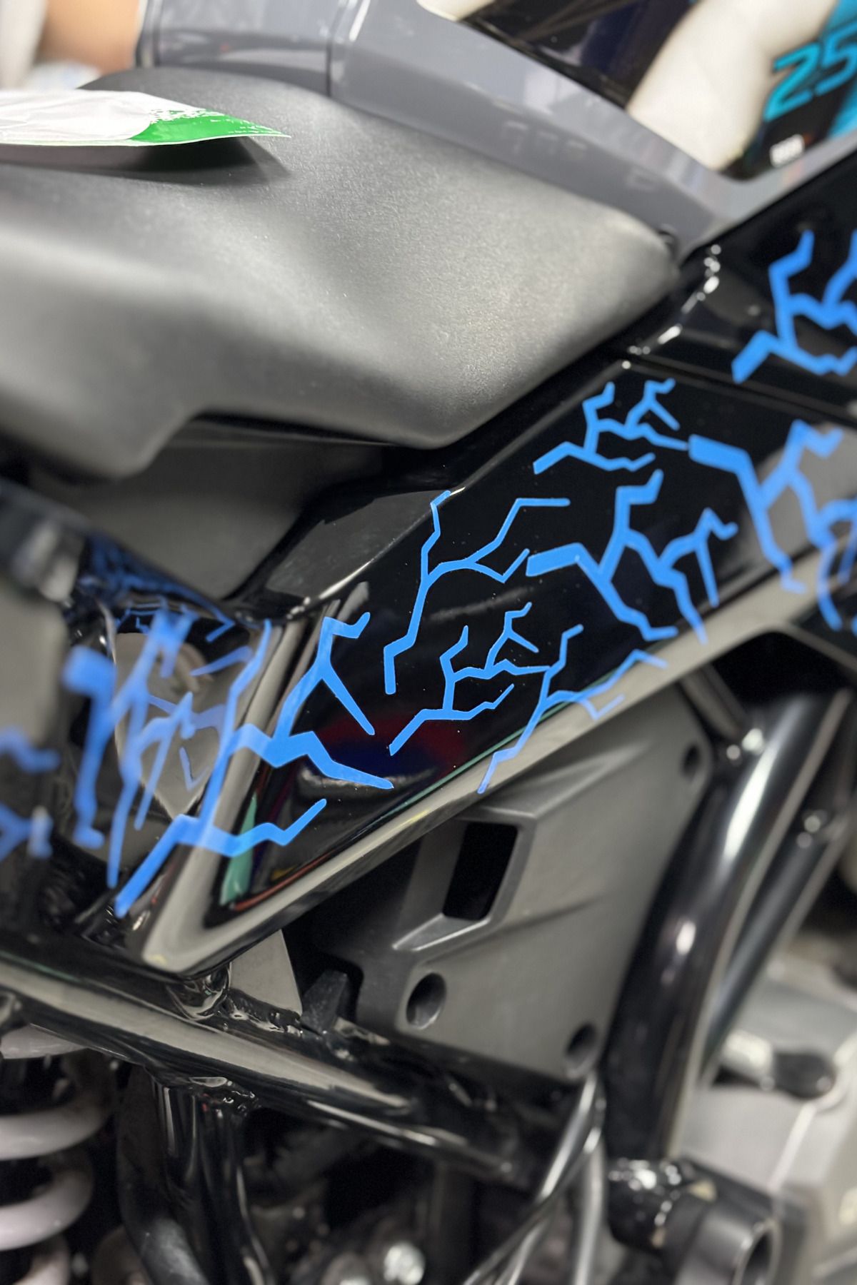 Banxtre-Light Blue Segmented Lightning Lightning Sticker for Engine and Helmet (16 Pcs) 2
