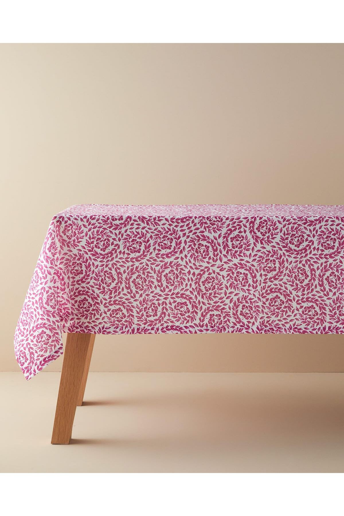 STOREMAX sellbuystore Home Carnival Floral Polyester Masa Örtüsü Fuşya 1053513