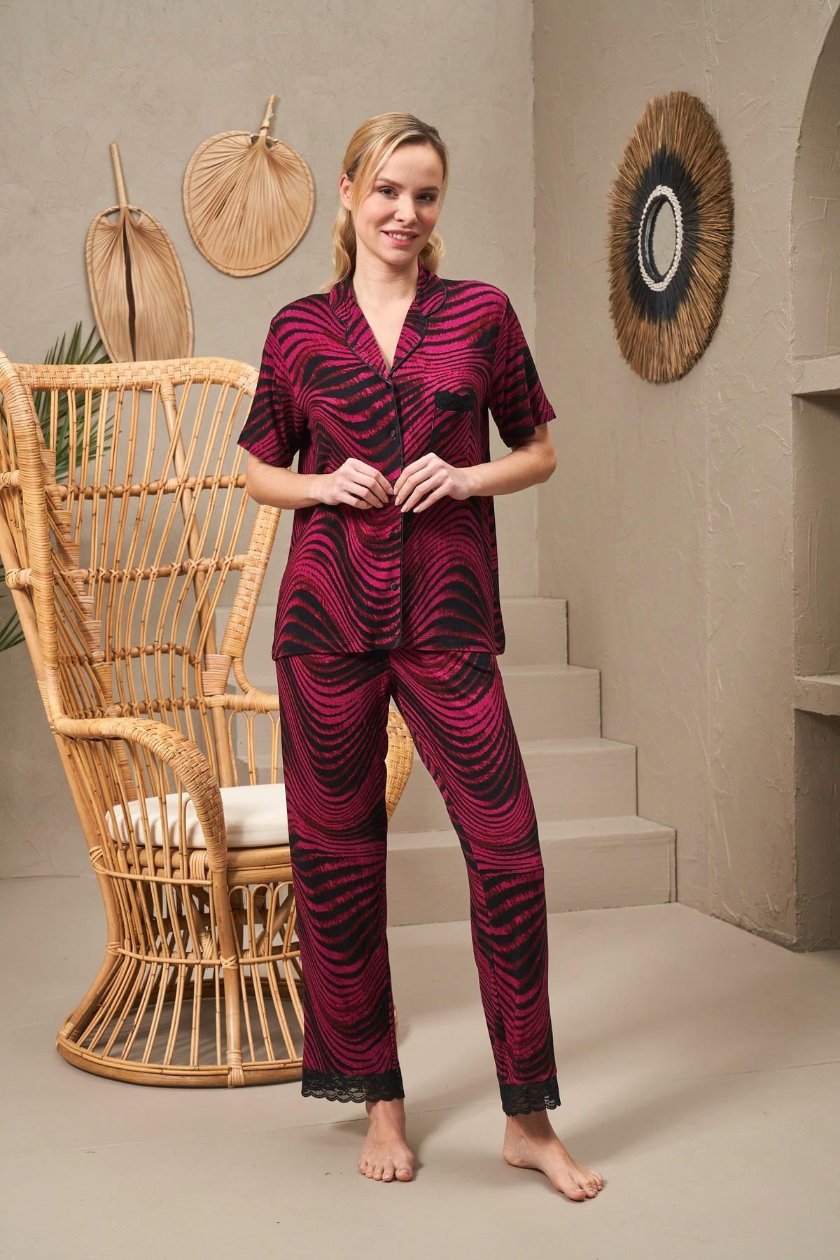 PJS-25140 Set de pijamale cu mâneci scurte cu model, cu guler, cu nasturi 3