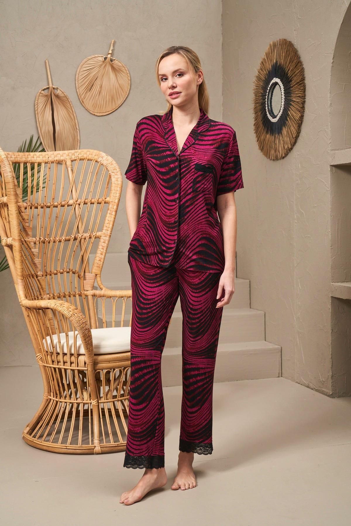 PJS-25140 Set de pijamale cu mâneci scurte cu model, cu guler, cu nasturi 2