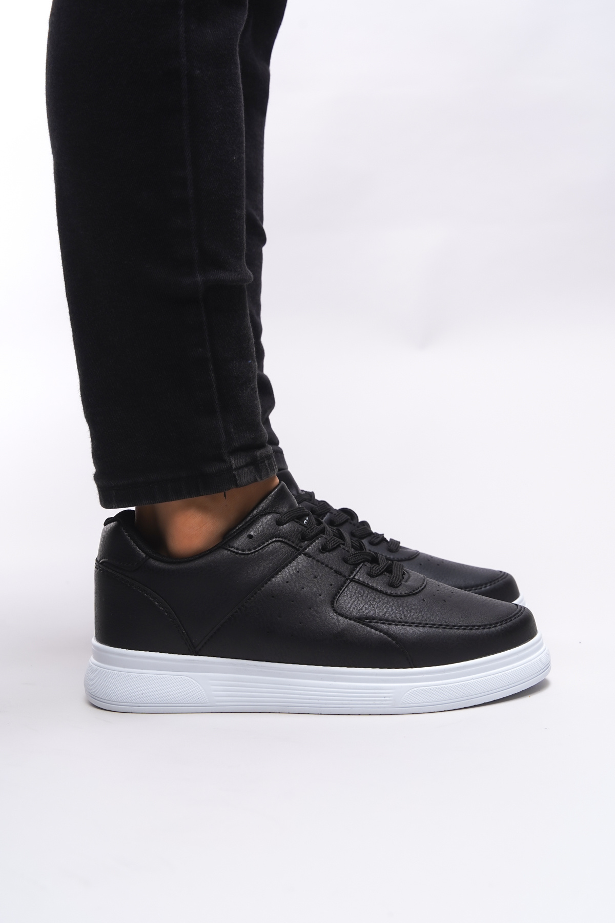 Riccon-Jamethil Men's Sneakers 0012110   Black and White 4