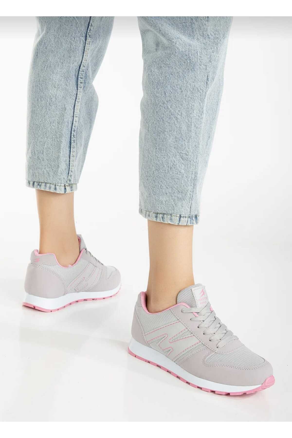 حذاء رياضي للمشي للأطفال مريح ونعل شبكي قابل للتنف...