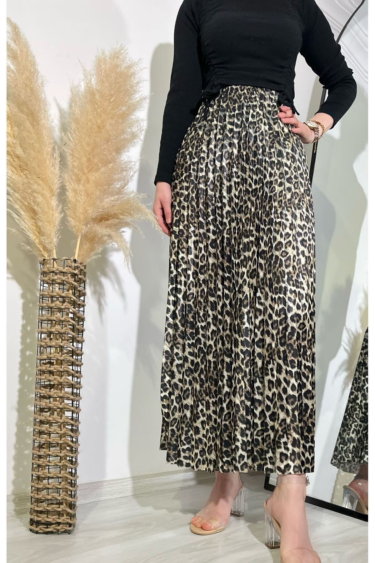 Pleated Skirt Leather Leopard Print Skirt Butik Leopard Print - Main Image