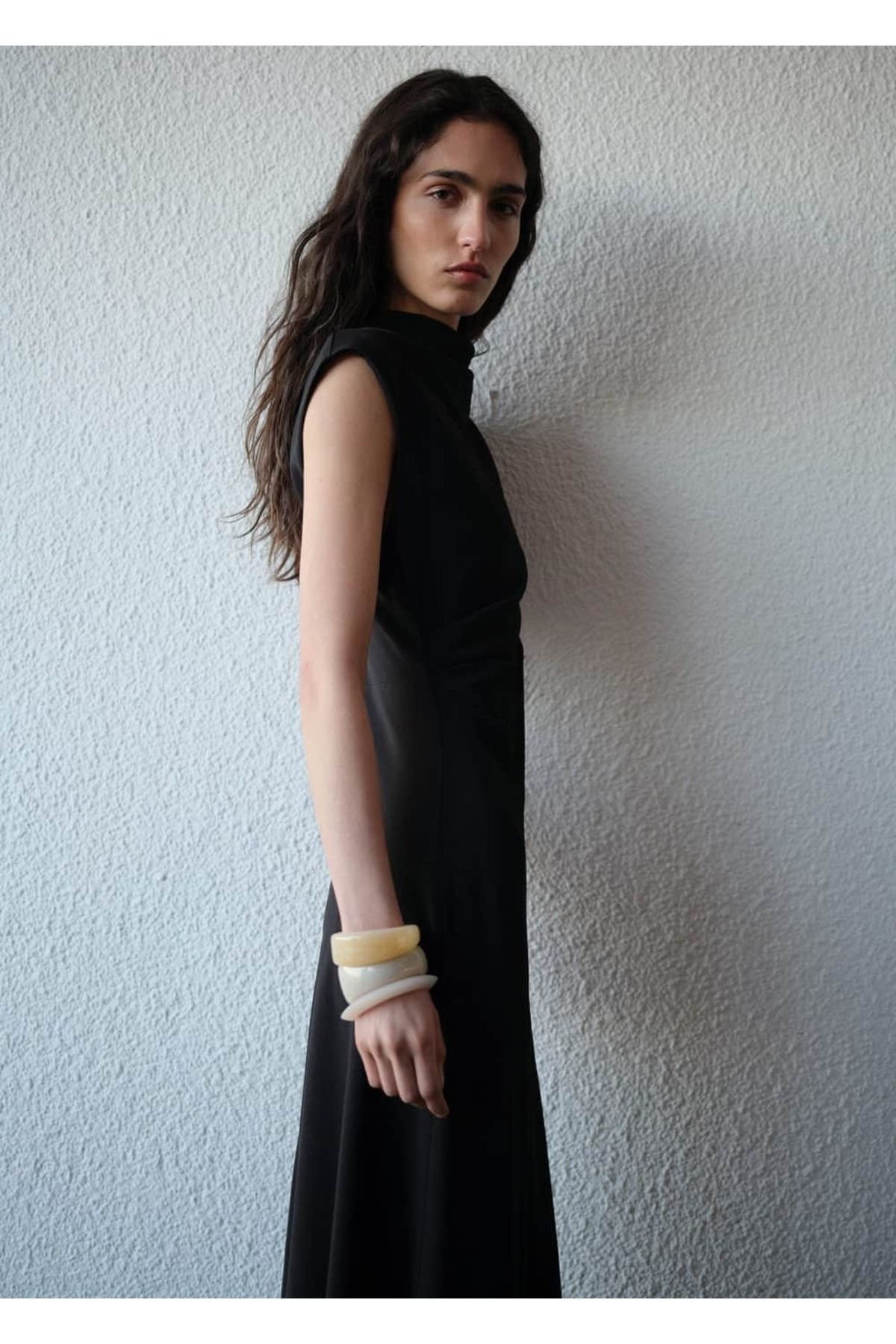 Beli drape evaze elbise
