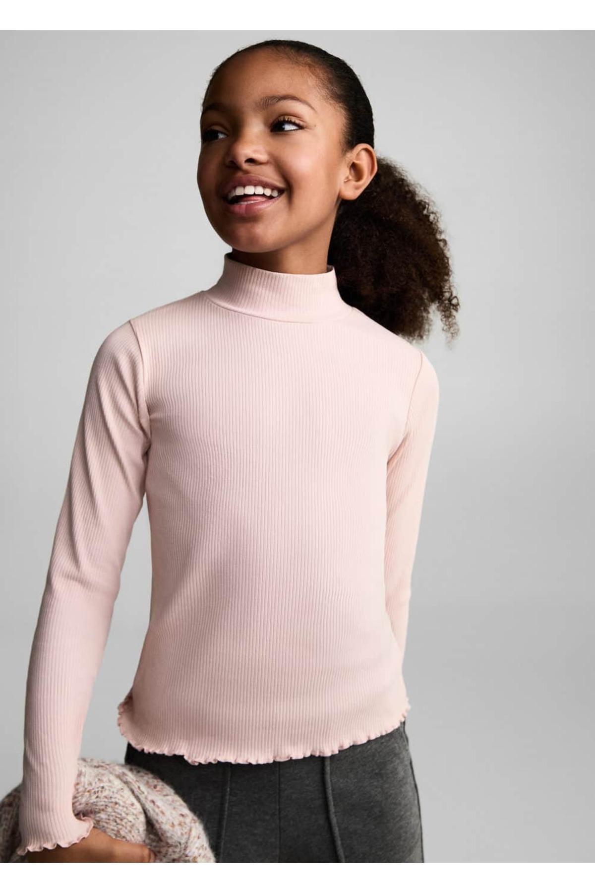 Lastikli dik yaka tişört