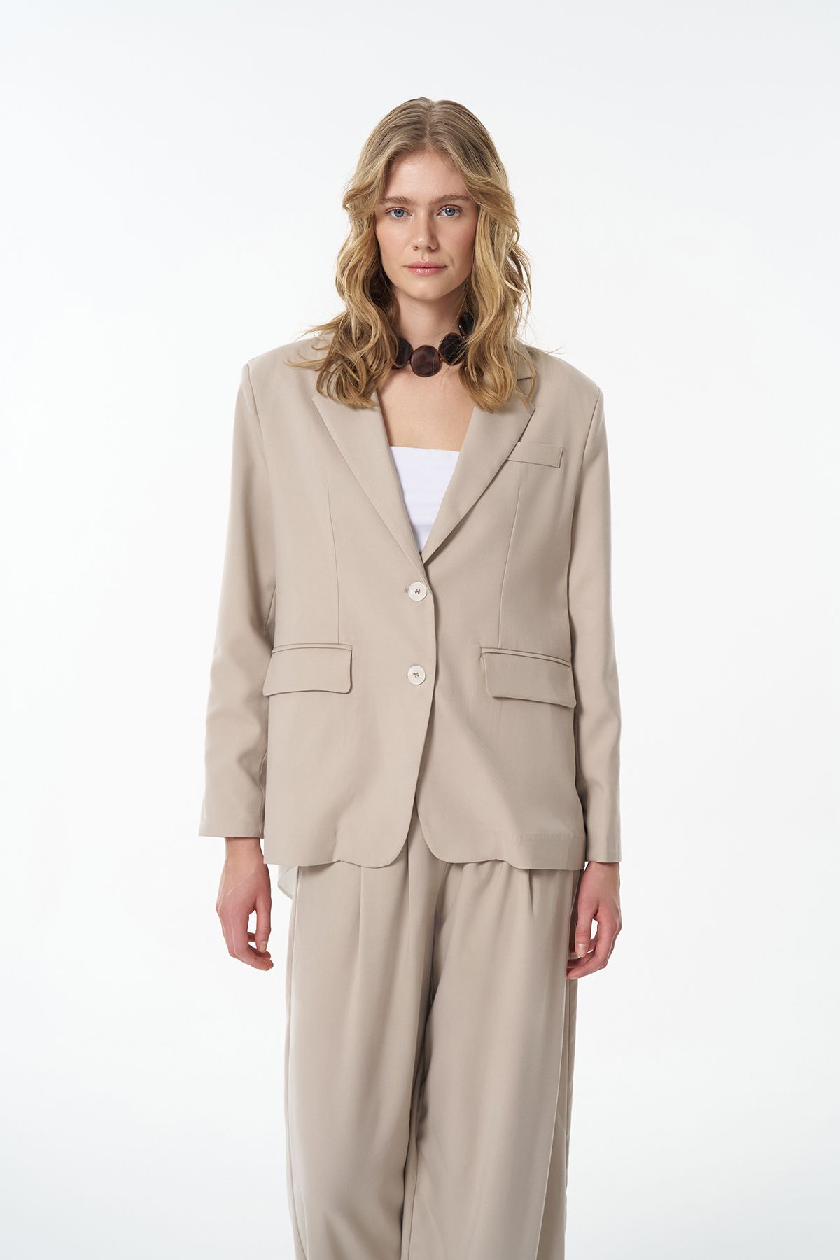 Quzu-Beige Blazer Jacket - Back and Window Slit 1