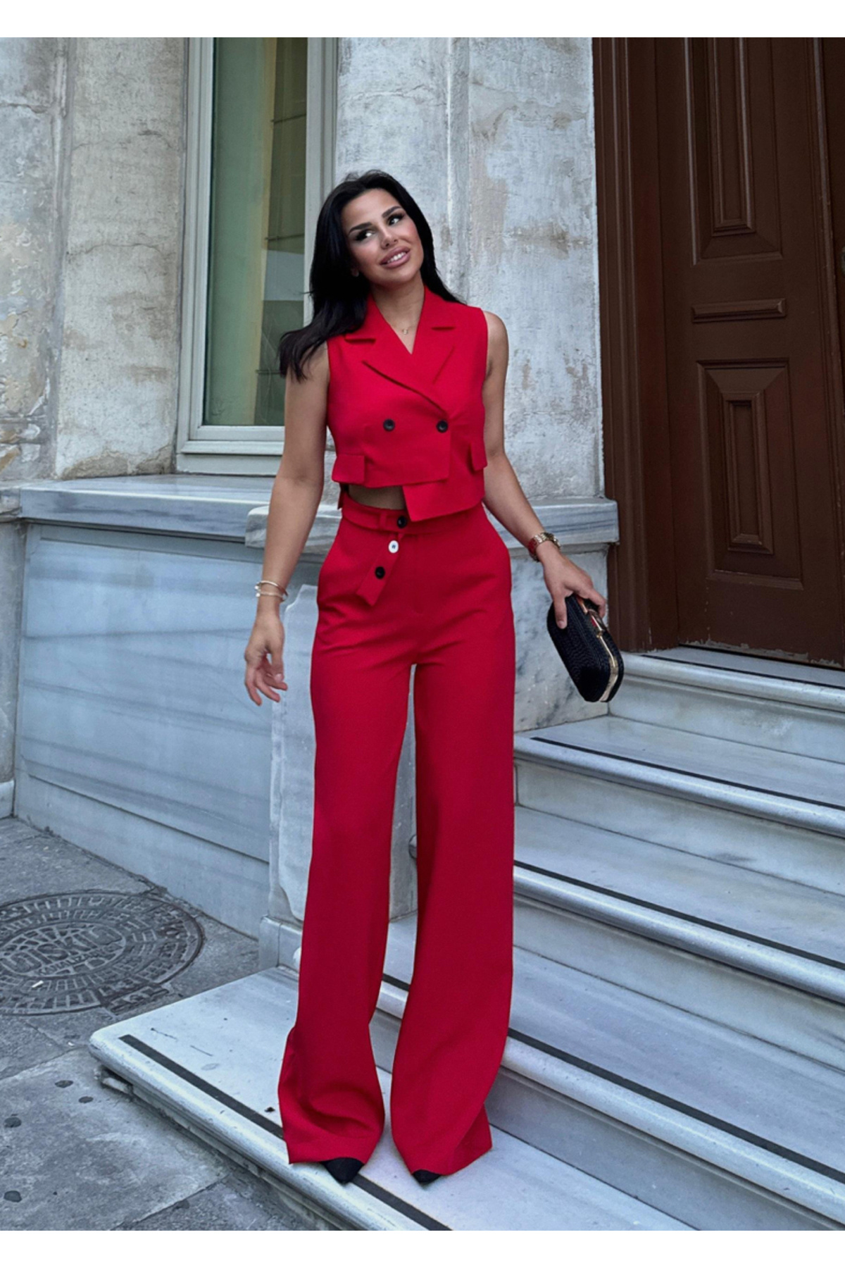 pembekurdelem-Set roșu de vestă și pantaloni asimetric pentru femei 1