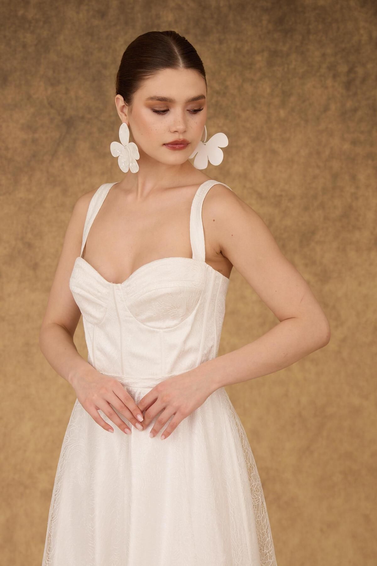 Carmen-Ecrufarbenes Midi-Hochzeitskleid aus glitzerndem Tüll mit Rückenbindung 4