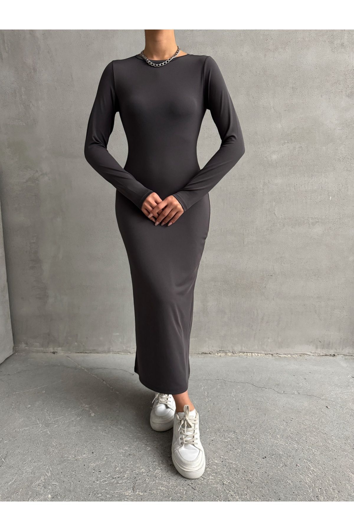 BEJNA-Sukienka damska maxi o kroju bodycon w kolorze antracytowym z okrągłym dekoltem i długimi rękawami 3