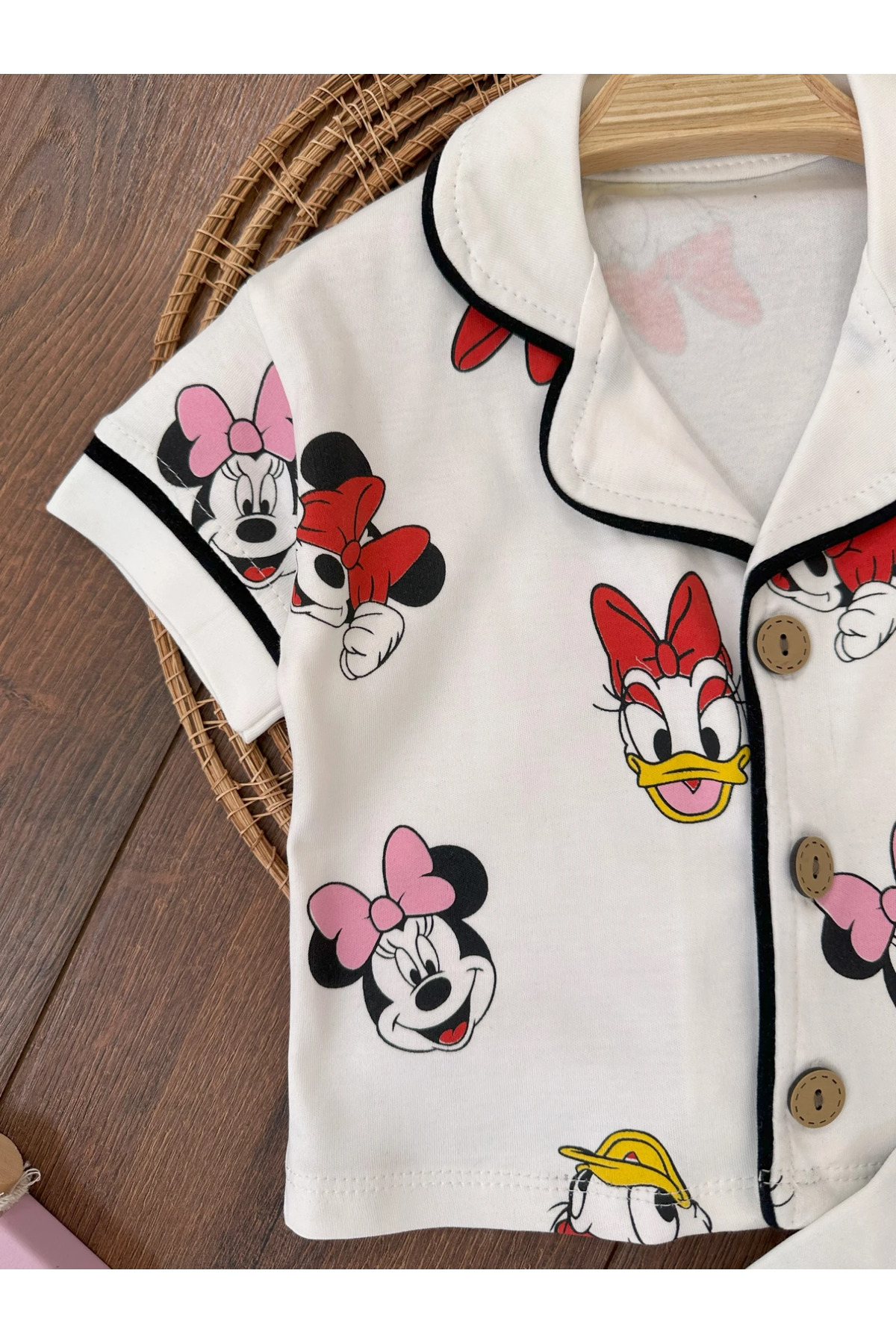 Bolly Baby %100 Pamuk Kruvaze Yaka Önden Düğmeli Yazlık Kız Bebek Pijama Takımı fotoğrafı 2 (önizleme)