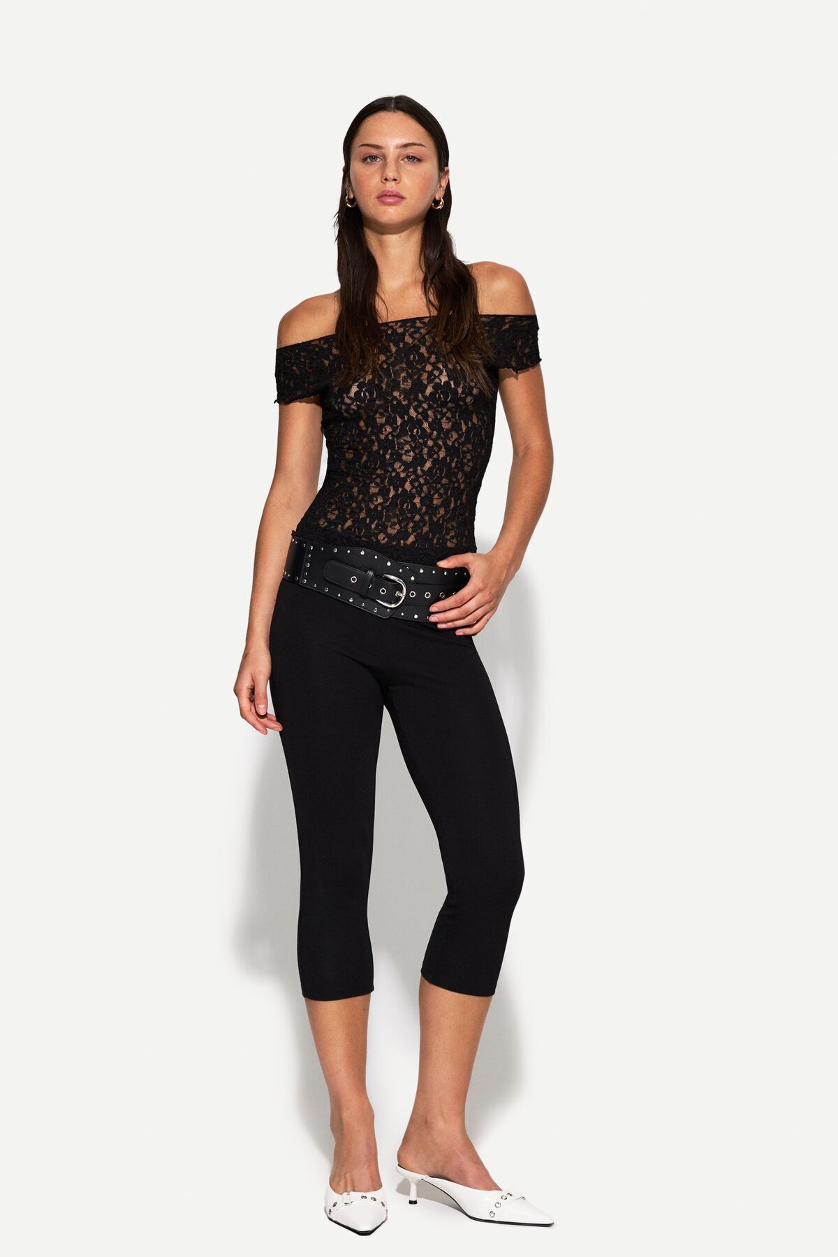 Bershka-تي شيرت قصير الأكمام من الدانتيل الأشقر غير المتماثل 4