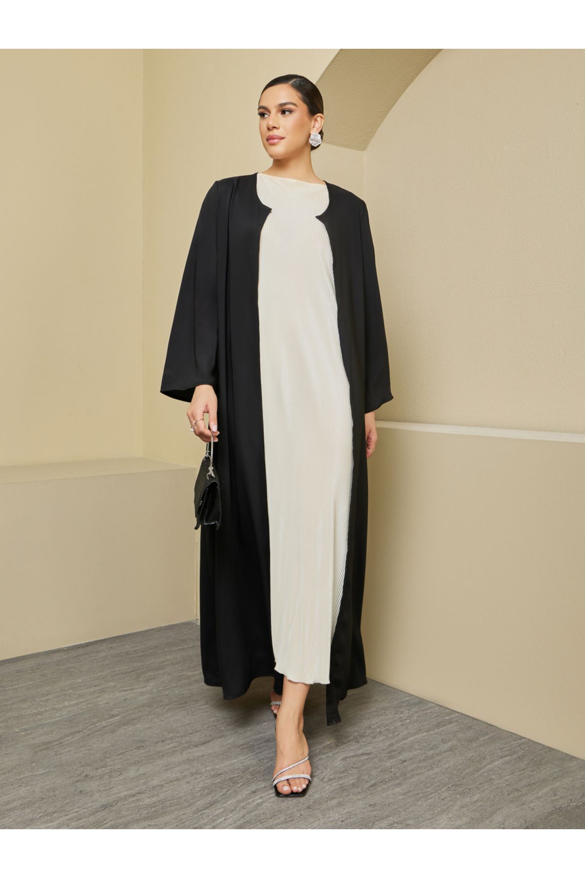 Styli-Regular Fit Front Open Crepe Abaya 2