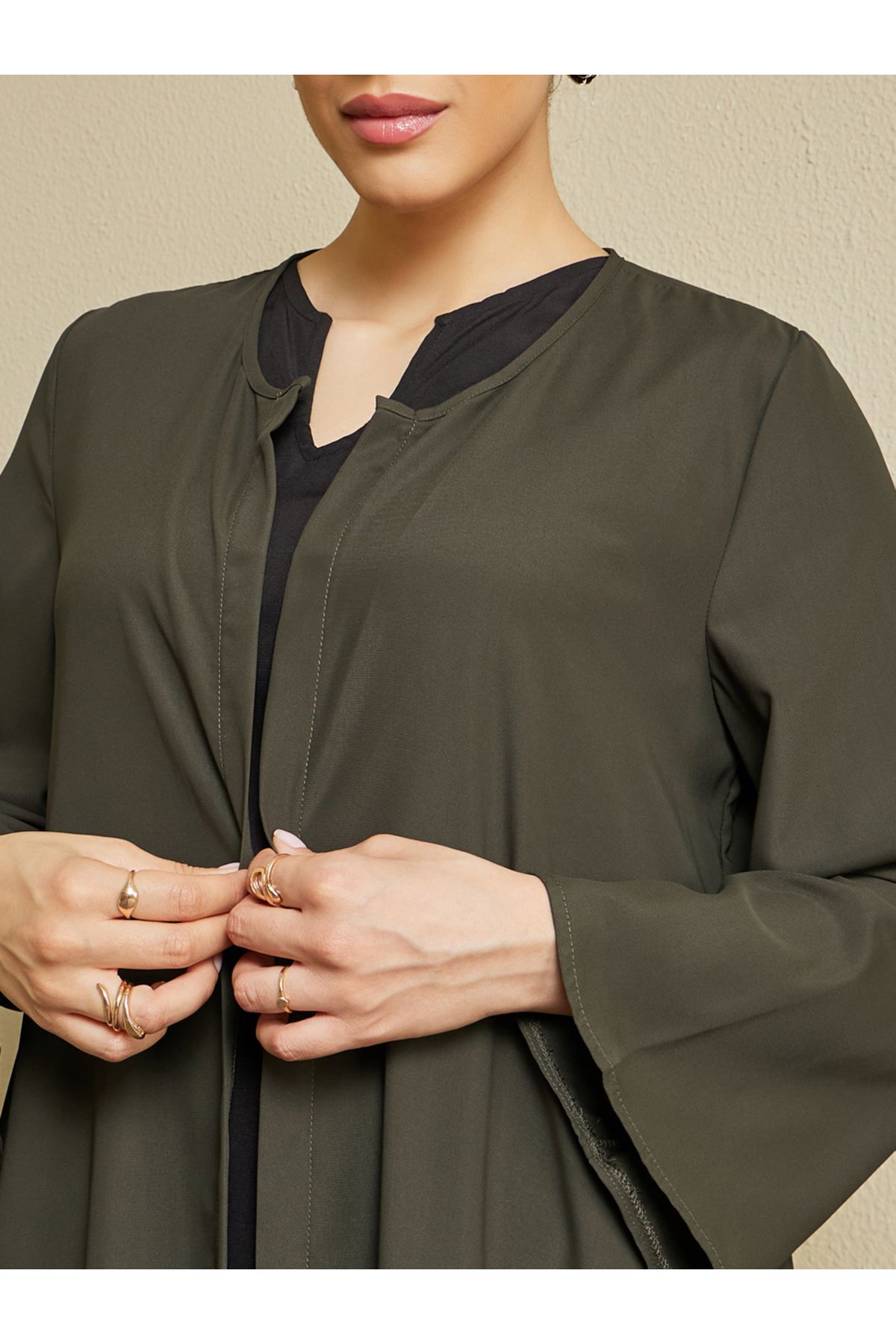 Styli-Regular Fit Front Open Crepe Abaya 3