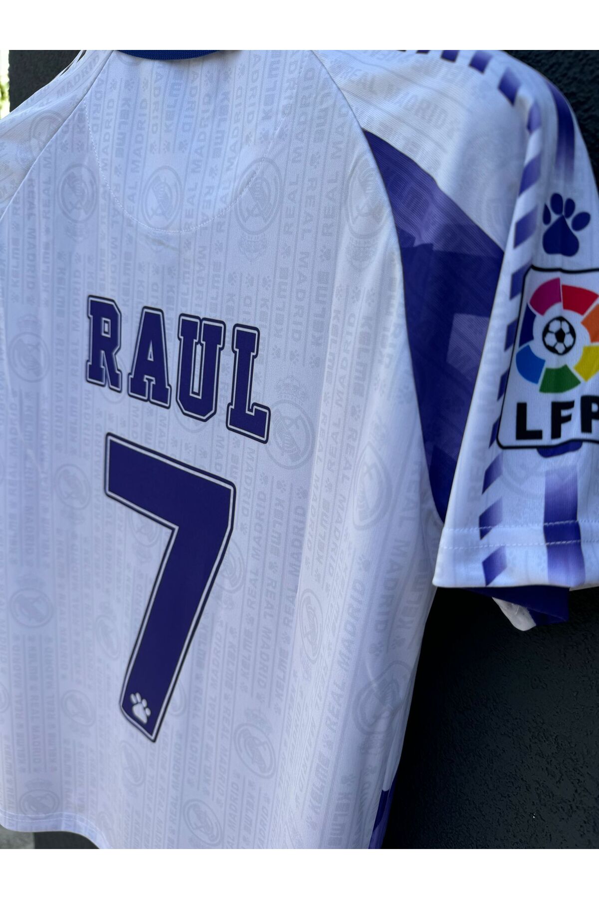 راول ريترو وايت للبالغين جيرسي