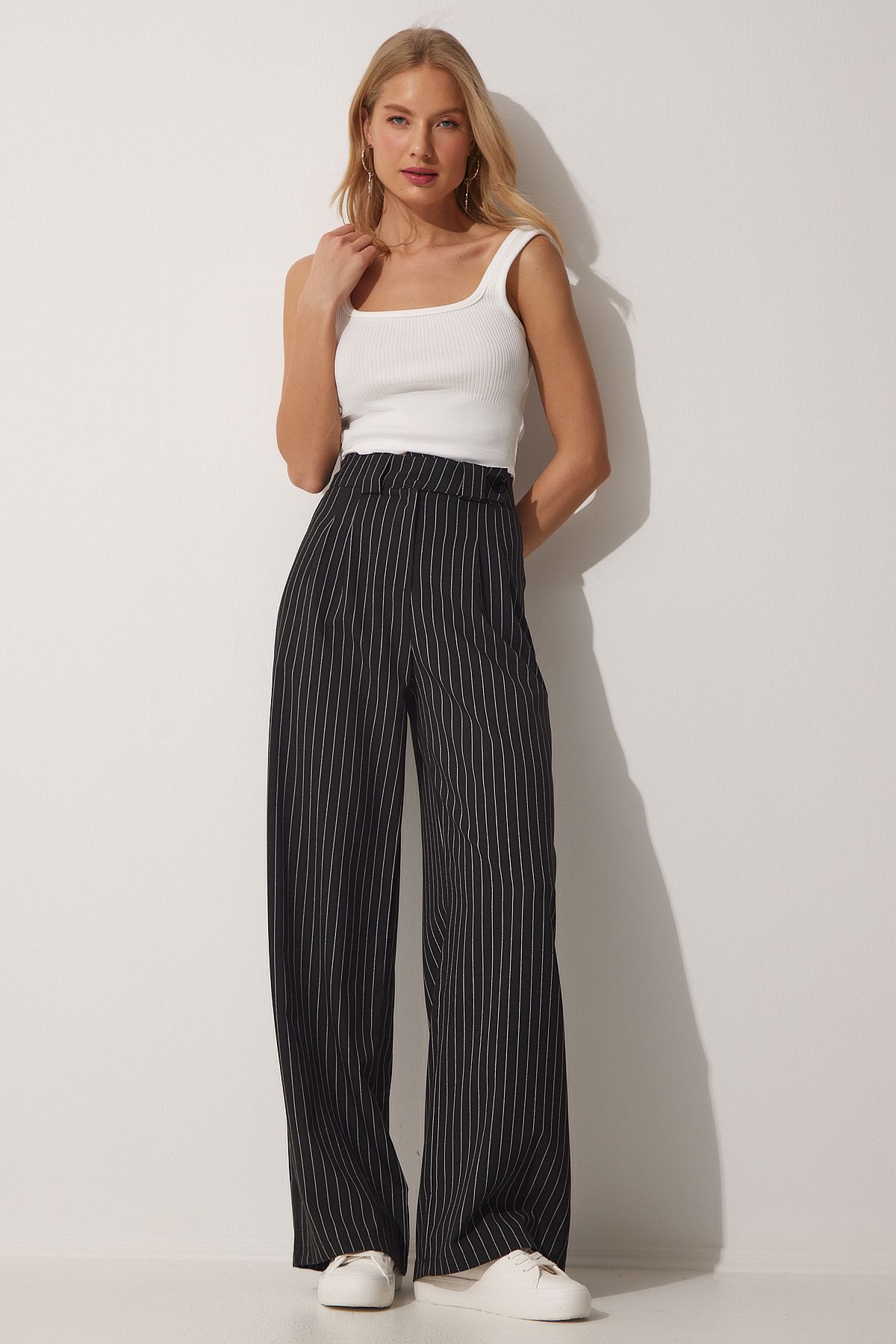 Lovelyİstanbul-Pleated Wide Leg Trousers Black Lgk0002 2