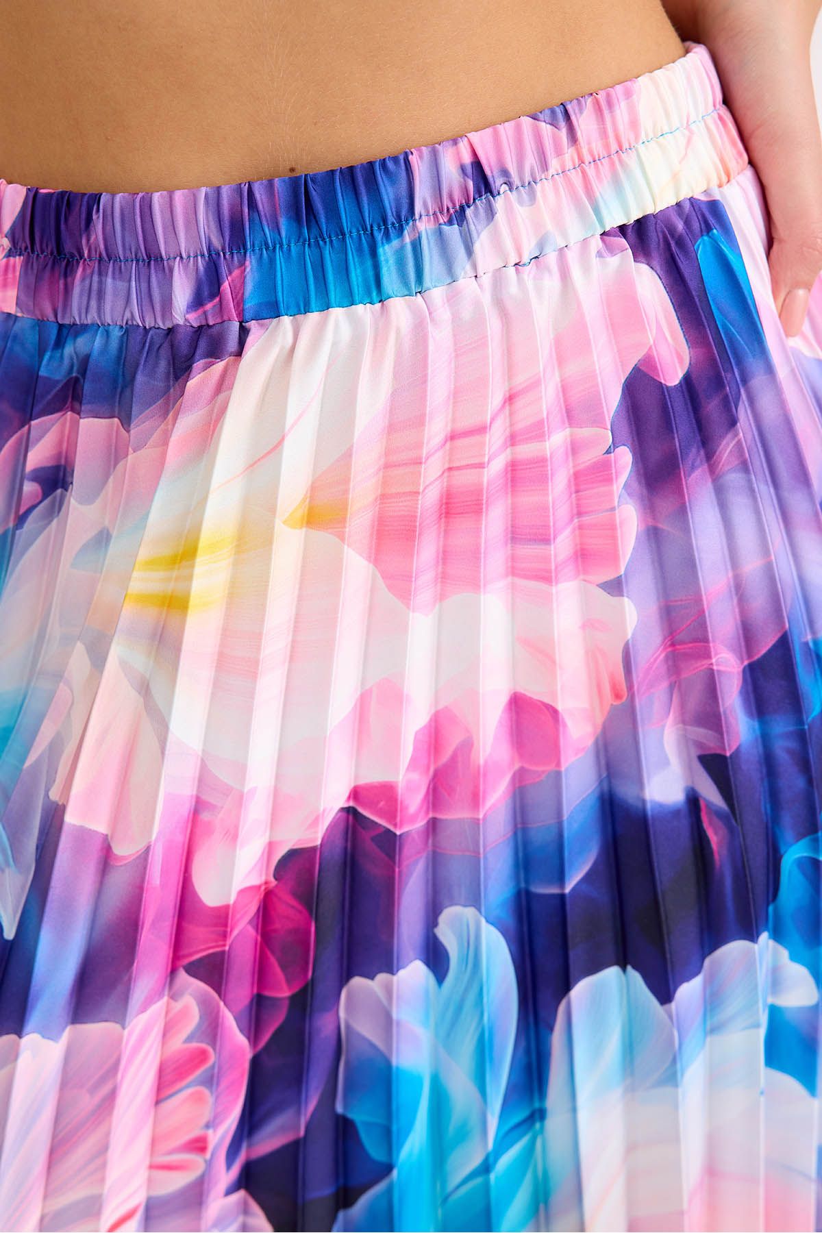 Vitrin-Self Patterned Pleated Midi Skirt 2