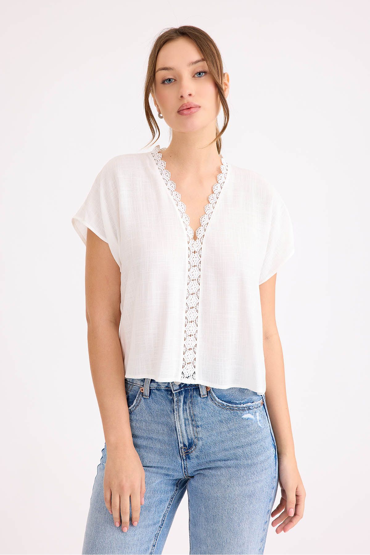 Vitrin-V-Neck Laced Short Sleeve Linen Blouse 3