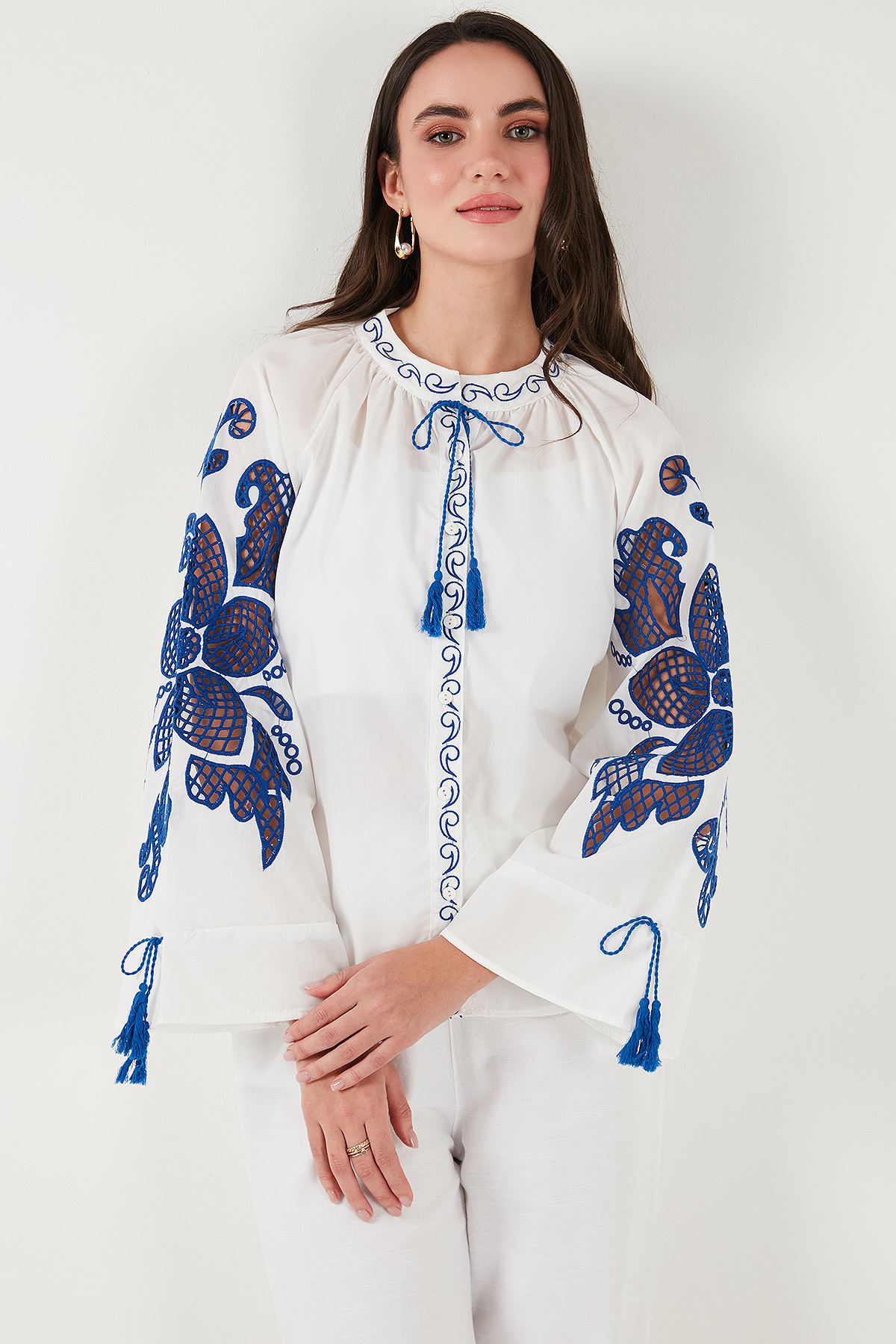Lela-Cămașă cu guler judecător, brodat, cu croială supradimensionată 676206 5