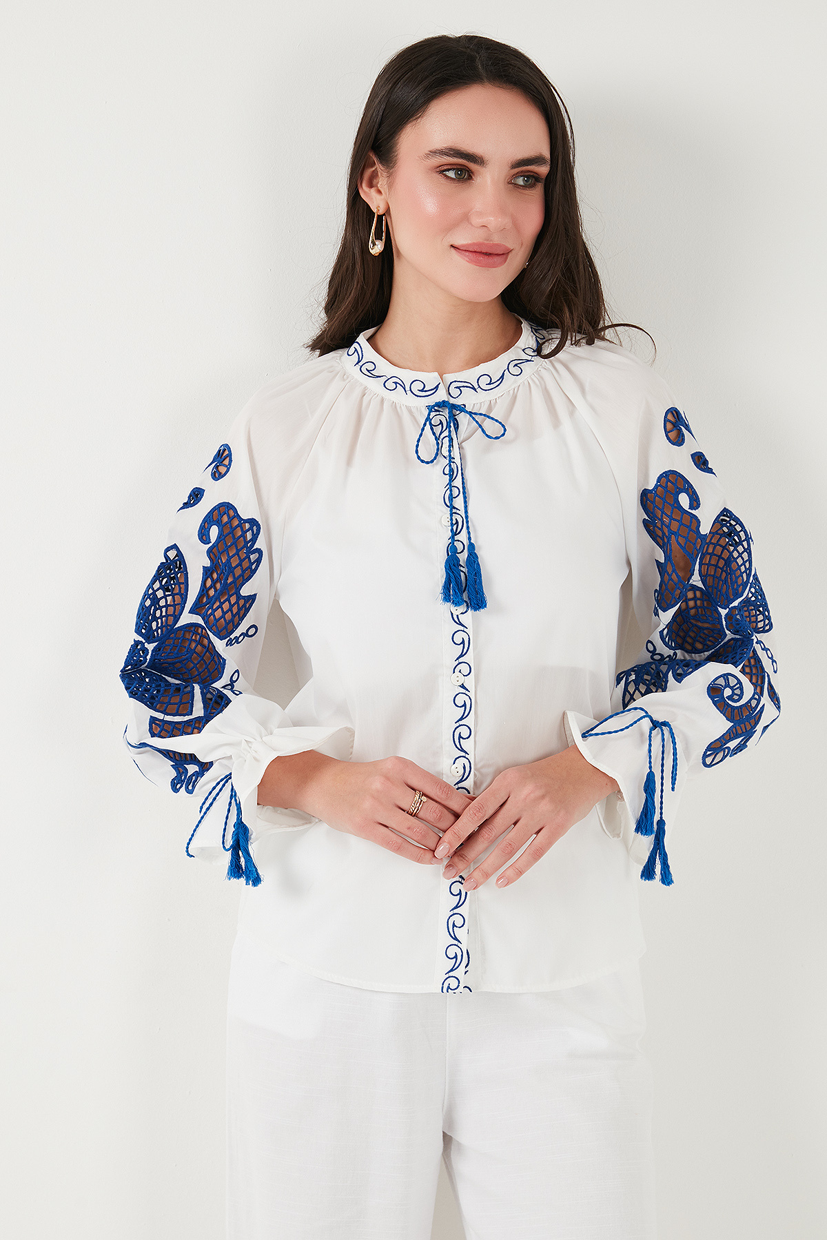 Lela-Cămașă cu guler judecător, brodat, cu croială supradimensionată 676206 6