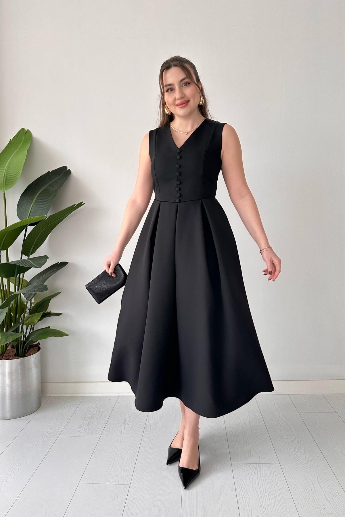 MaziButik-Black Pleated Dress 1