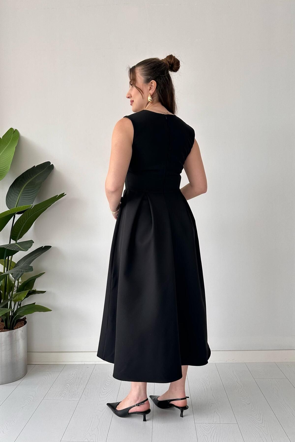 MaziButik-Black Pleated Dress 4