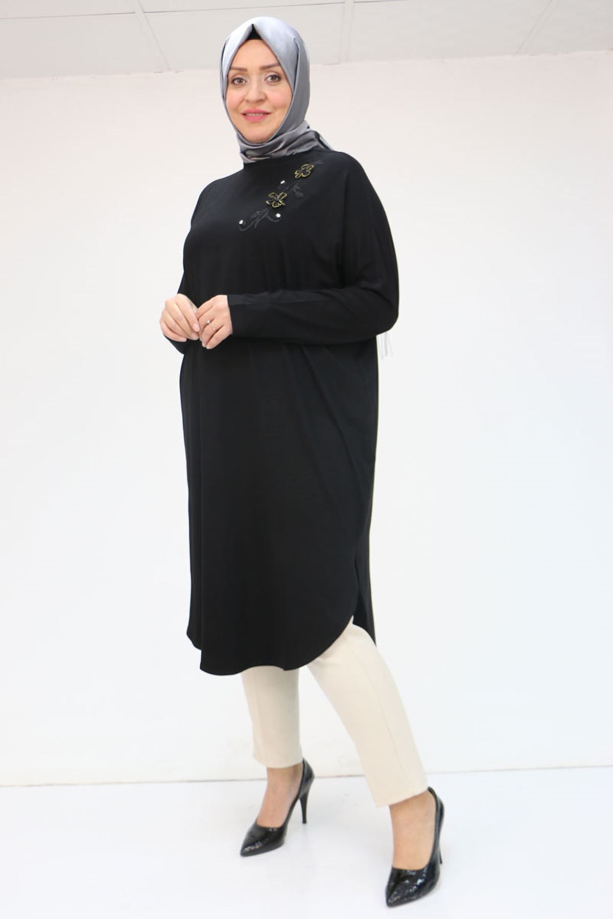 Eslina-58040 Plus Size Low Sleeve Flower-Stone Detailed Combed Cotton Tunic - Black 4