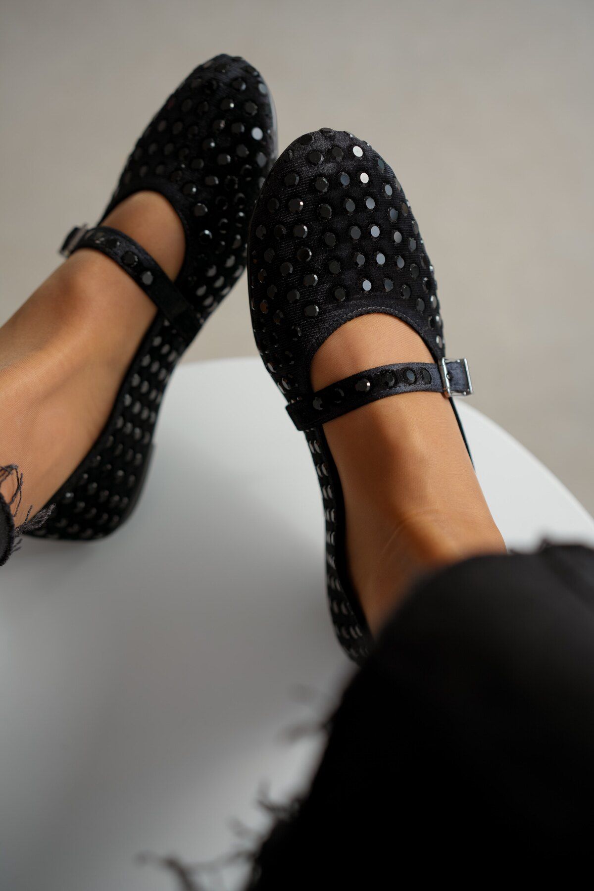 selinshoes-Caren Black Velvet - Balerini de damă cu glezne, cu detaliu strălucitor cu știfturi 3