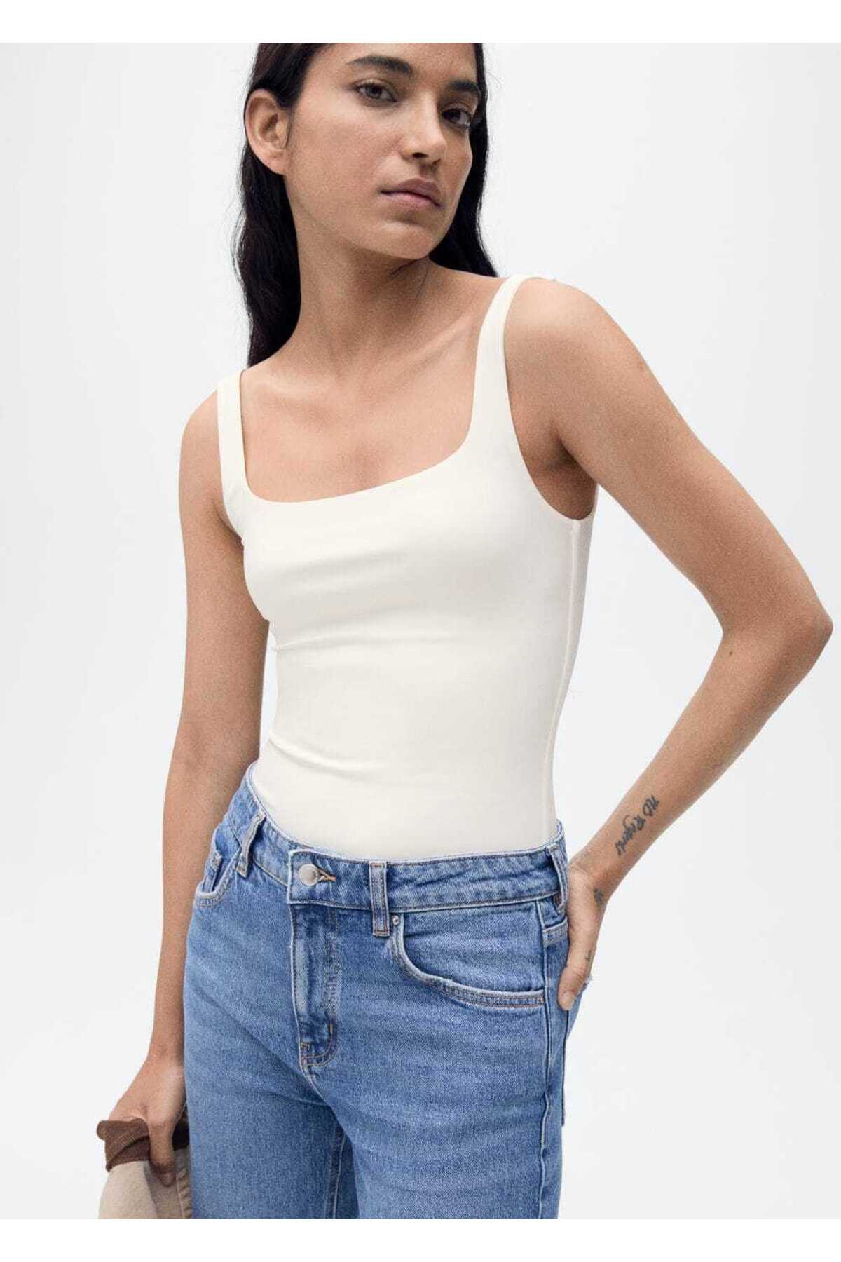 Kolsuz bedene oturan body