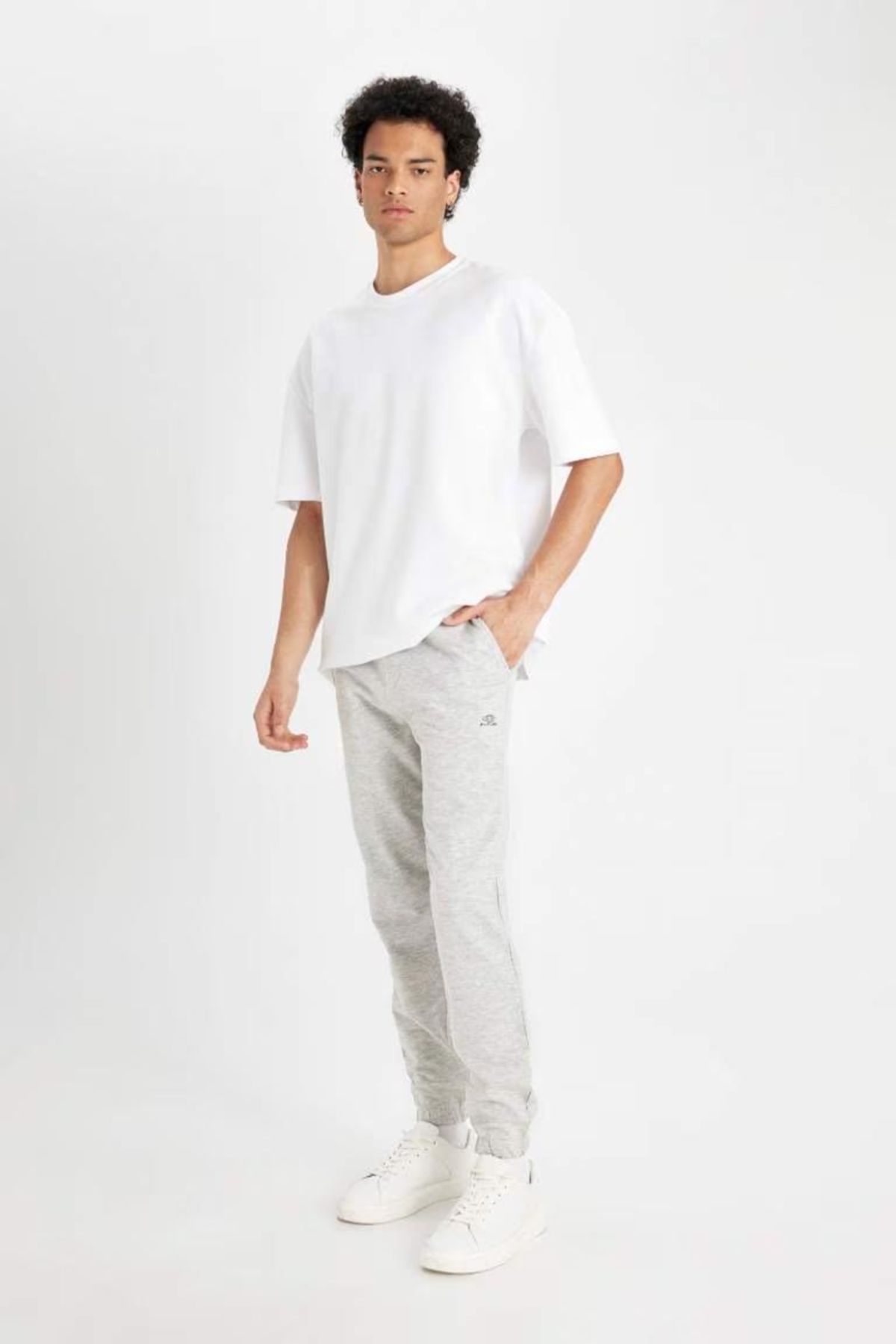 DeFacto-Regular Fit Sweatpants with Pockets Elastic Leg D4416Ax24Au 3