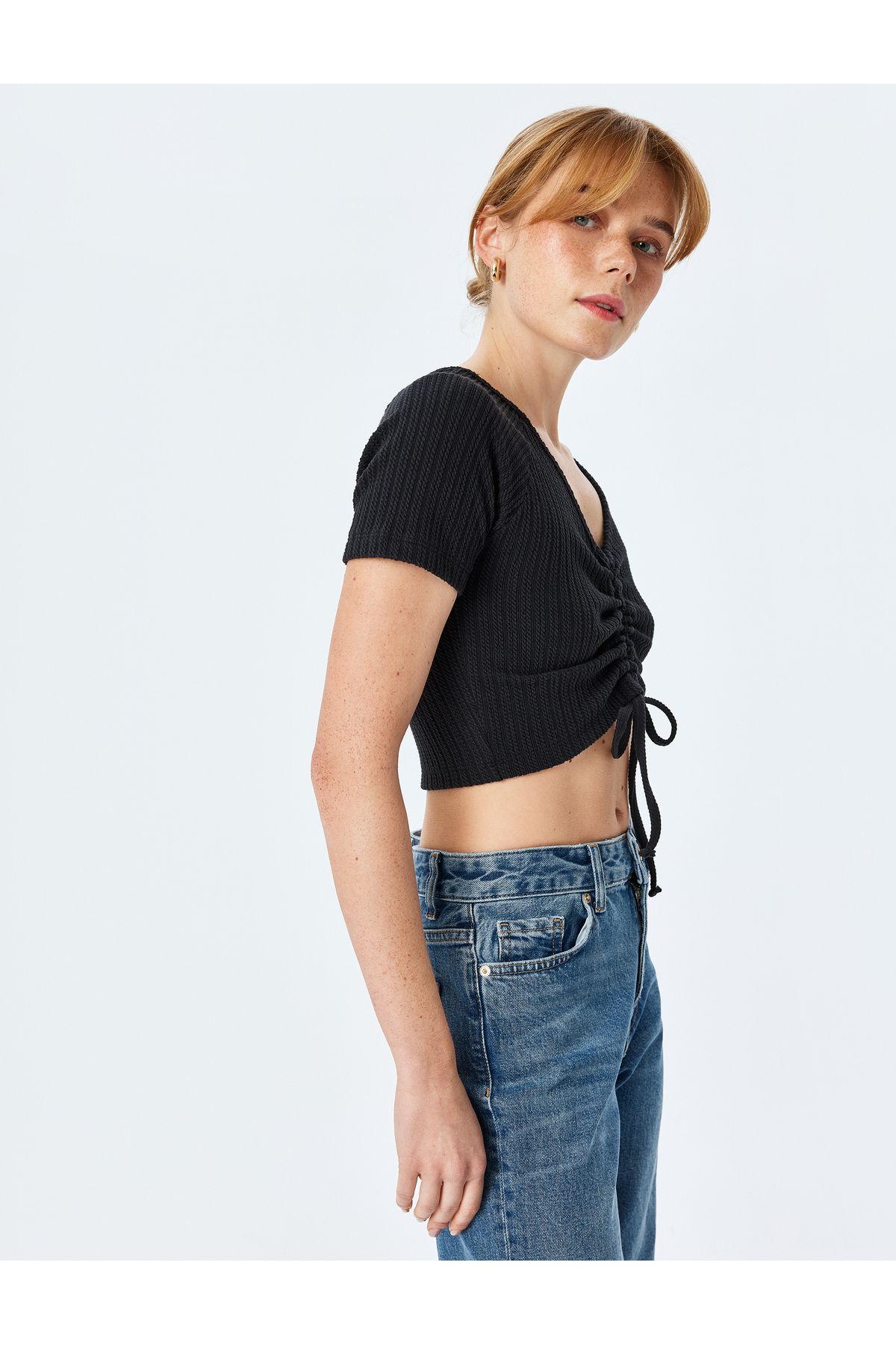 Koton Yeni Sezon Büzgülü Slim Fit V Yaka Kısa Kollu Crop Tişört