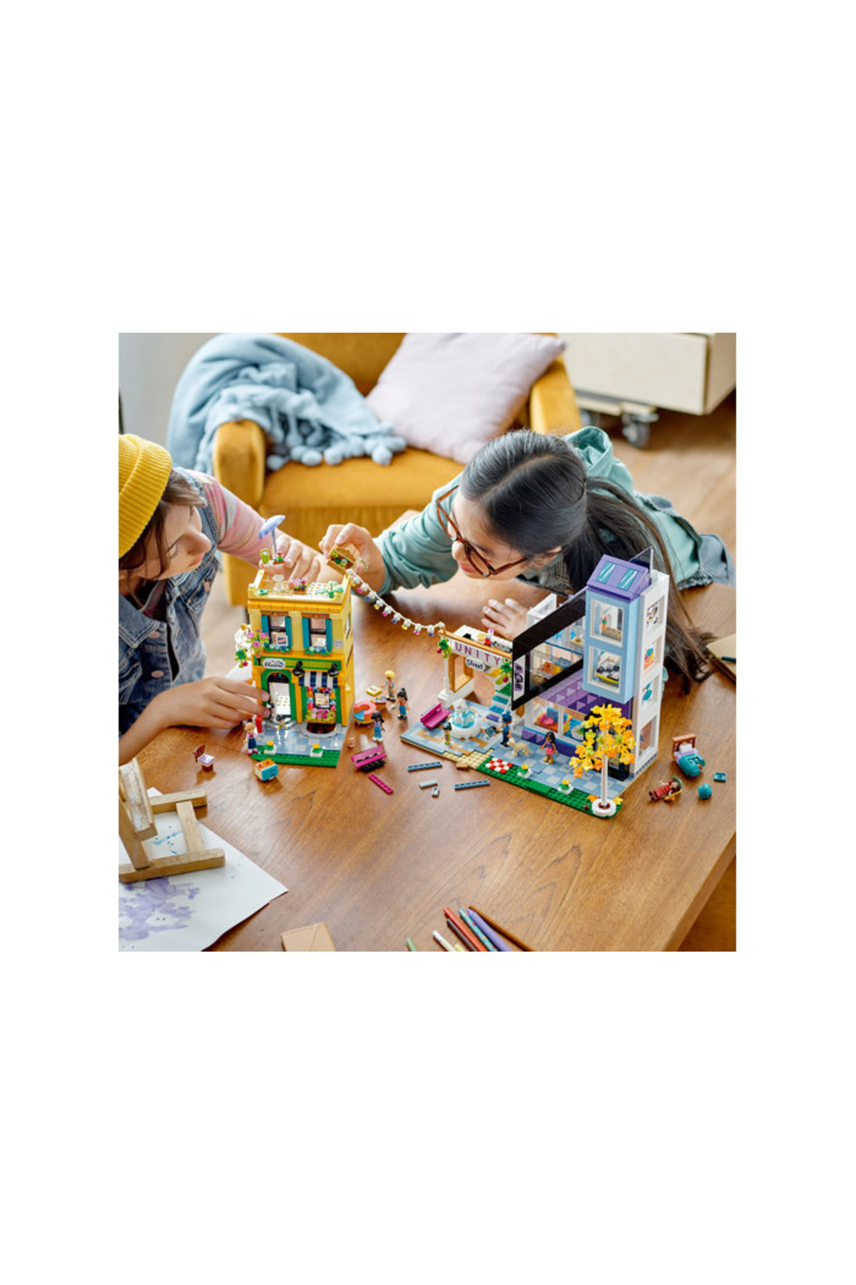 دوستان41732 فروشگاه‌های گل و طراحی مرکز شهر (قطعهٔ ۲۰۱۰)