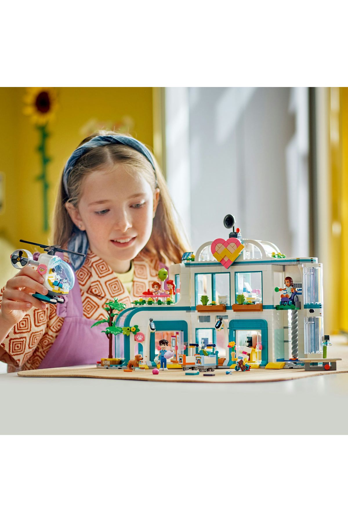 لگو فرندز: بیمارستان شهر هارت‌لیک  LEGO