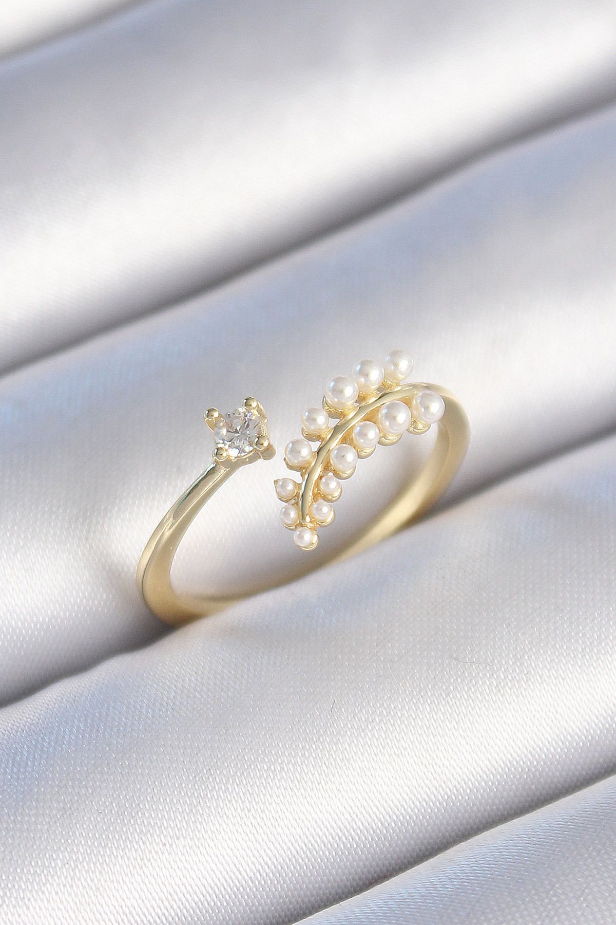 feifei Pirinç Gold Renk Zirkon Taşlı İncili Yaprak Model Kadın Yüzük - Lisinya