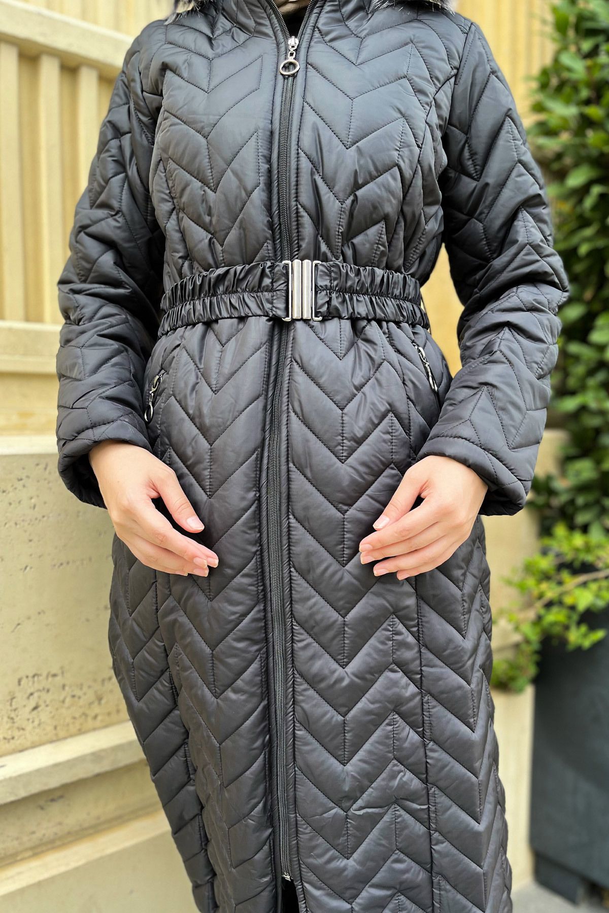 Tesettür Dünyası-Steppmantel mit Gummigürtel Tsd220827 Schwarz 5
