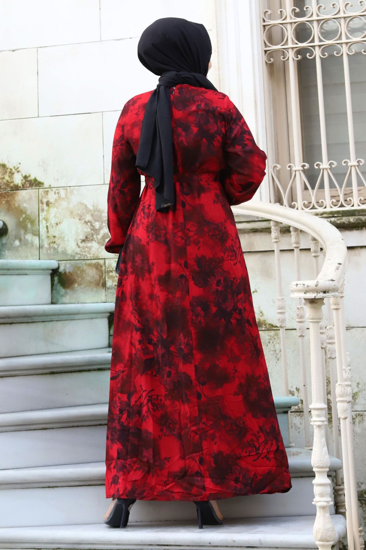Tesettür Dünyası-Kleid mit Rosenmuster und Taillengürtel TSD240207 Weinrot 5