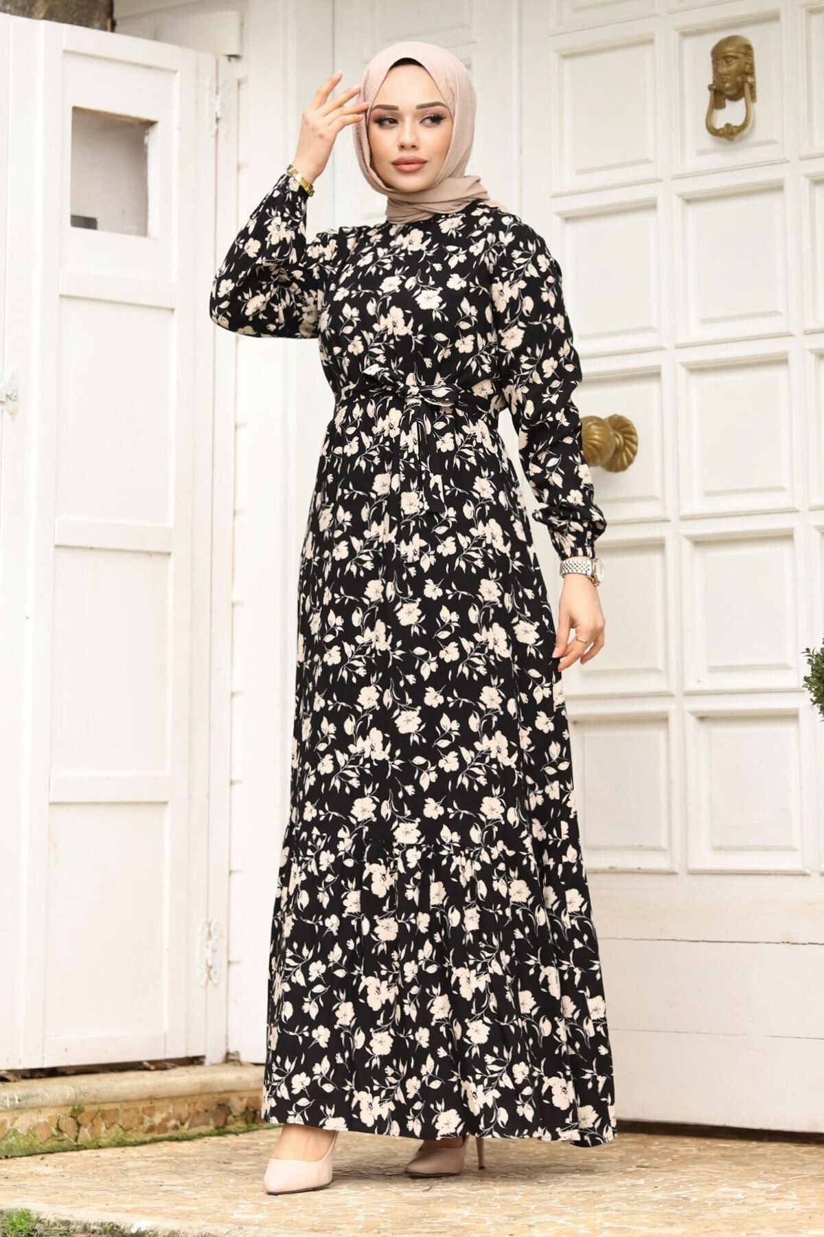 Tesettür Dünyası-Schwarzes Kleid mit Volant und Blumenmuster - TSD240251 3