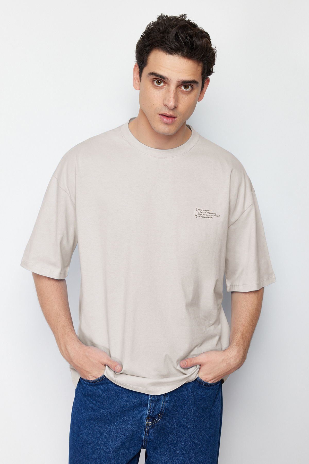 Trendyolmilla Man Taş Oversize %100 Pamuklu Bisiklet Yaka Minimal Yazı Baskılı Tok Kumaş T-shirt TMNSS23TS00084