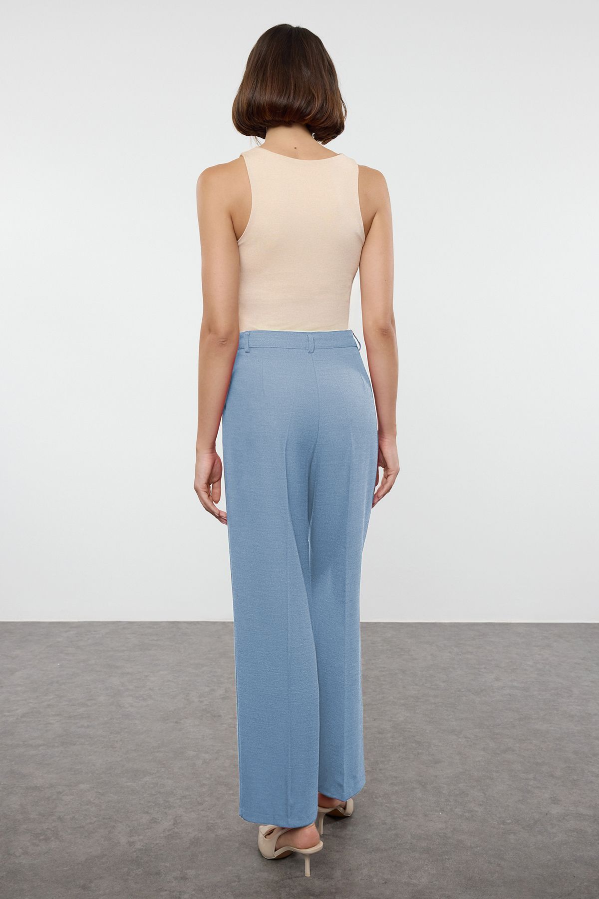 Trendyol Collection-Limited Edition – Hellblaue, gerade geschnittene, gewebte Hose TWOAW23PL00401 5