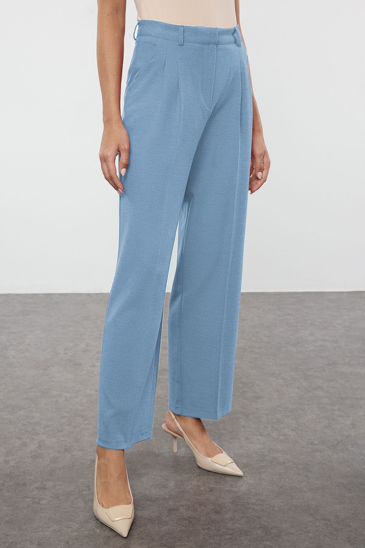 Trendyol Collection-Limited Edition – Hellblaue, gerade geschnittene, gewebte Hose TWOAW23PL00401 3