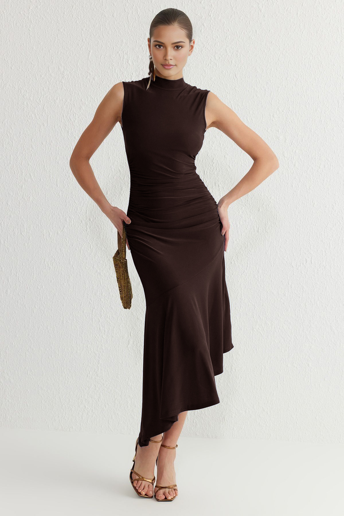 Trendyolmilla  Kahverengi Etek Ucu Fırfır Detaylı Örme Şık Abiye Gece Mezuniyet Elbisesi TPRSS25EL00005 - Görsel 3